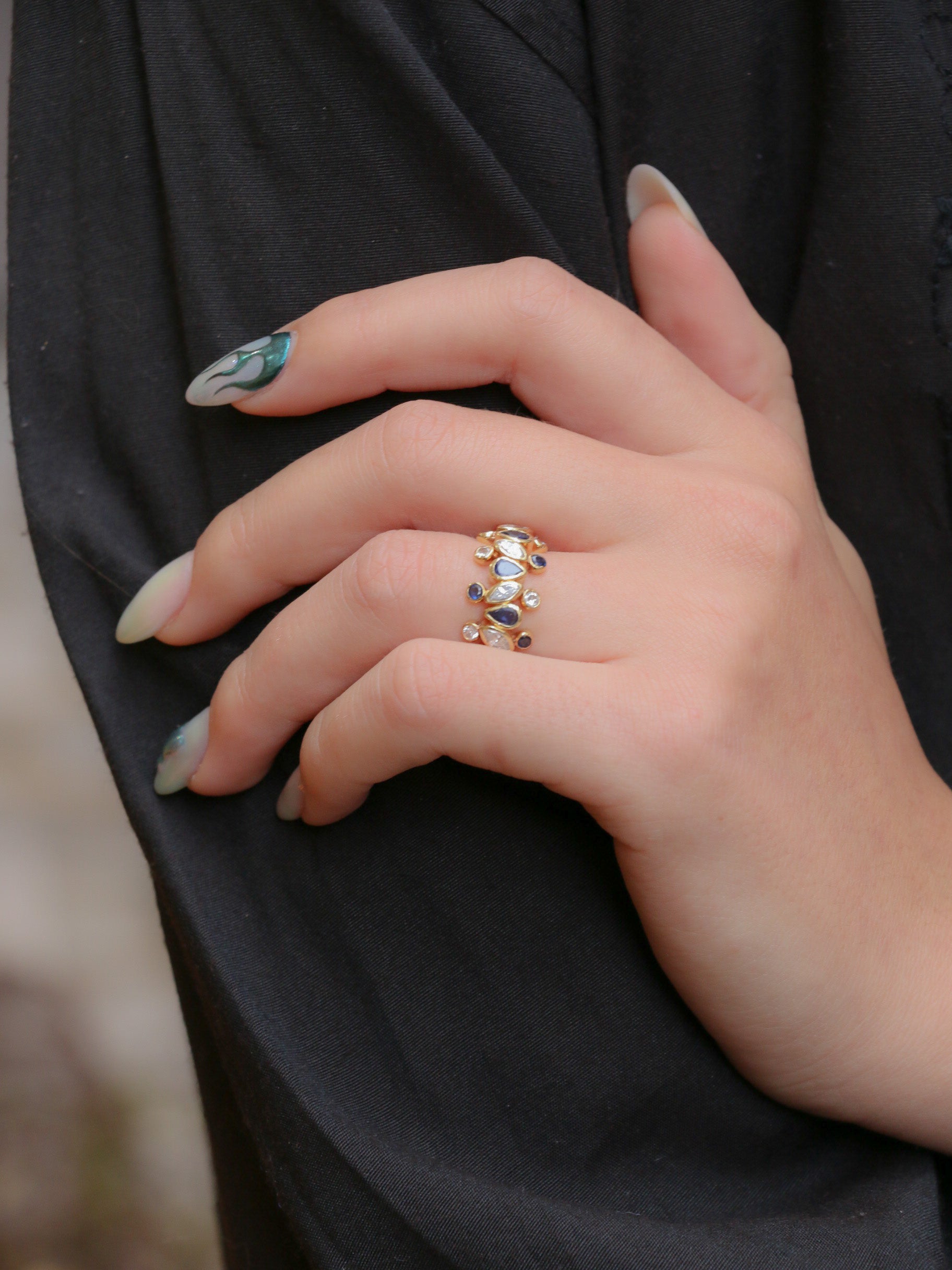 Bague vintage Harry Winston or jaune, saphirs et diamants