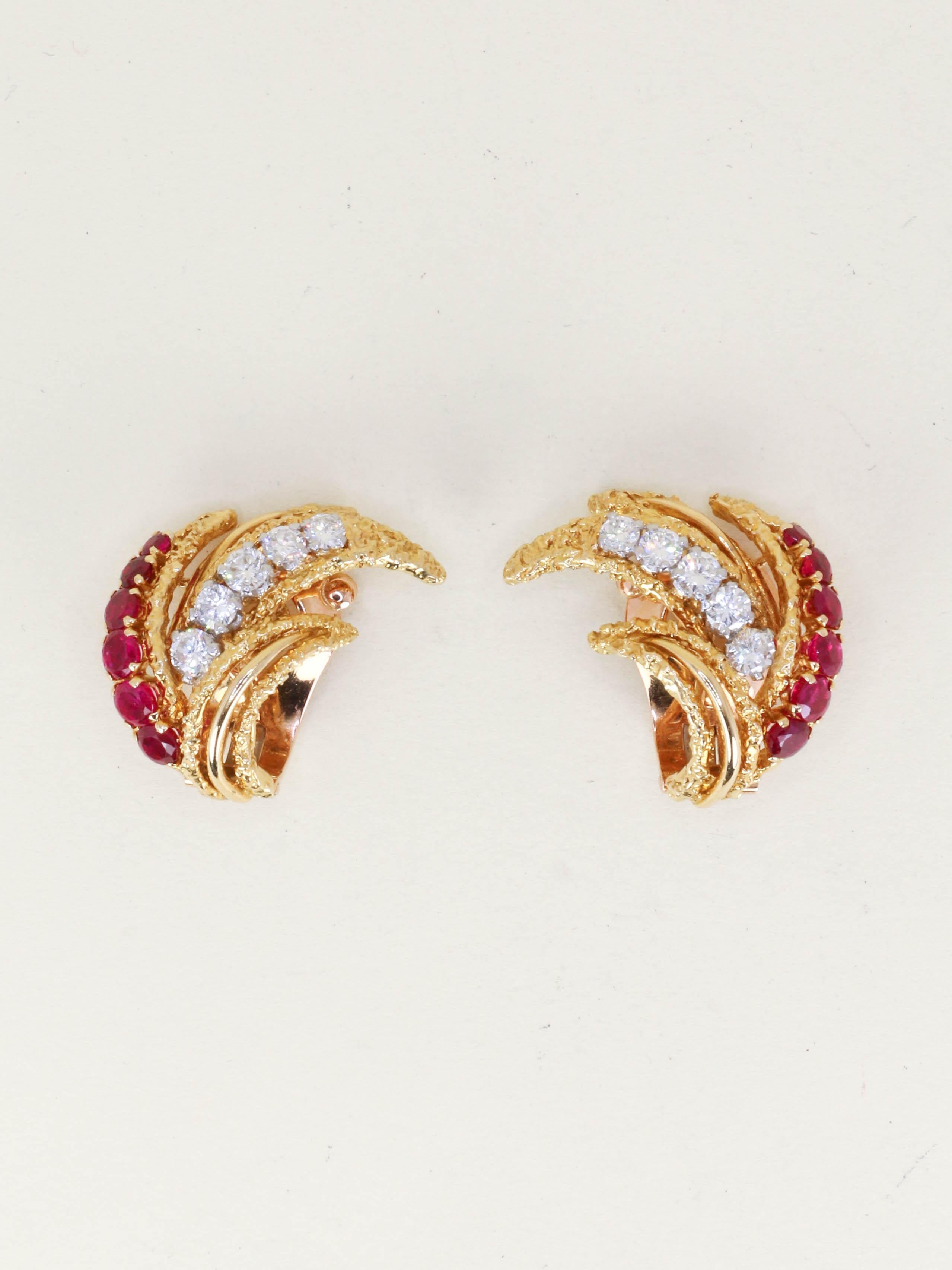VAN CLEEF & ARPELS Boucles d'oreilles Feuilles or jaune rubis diamants