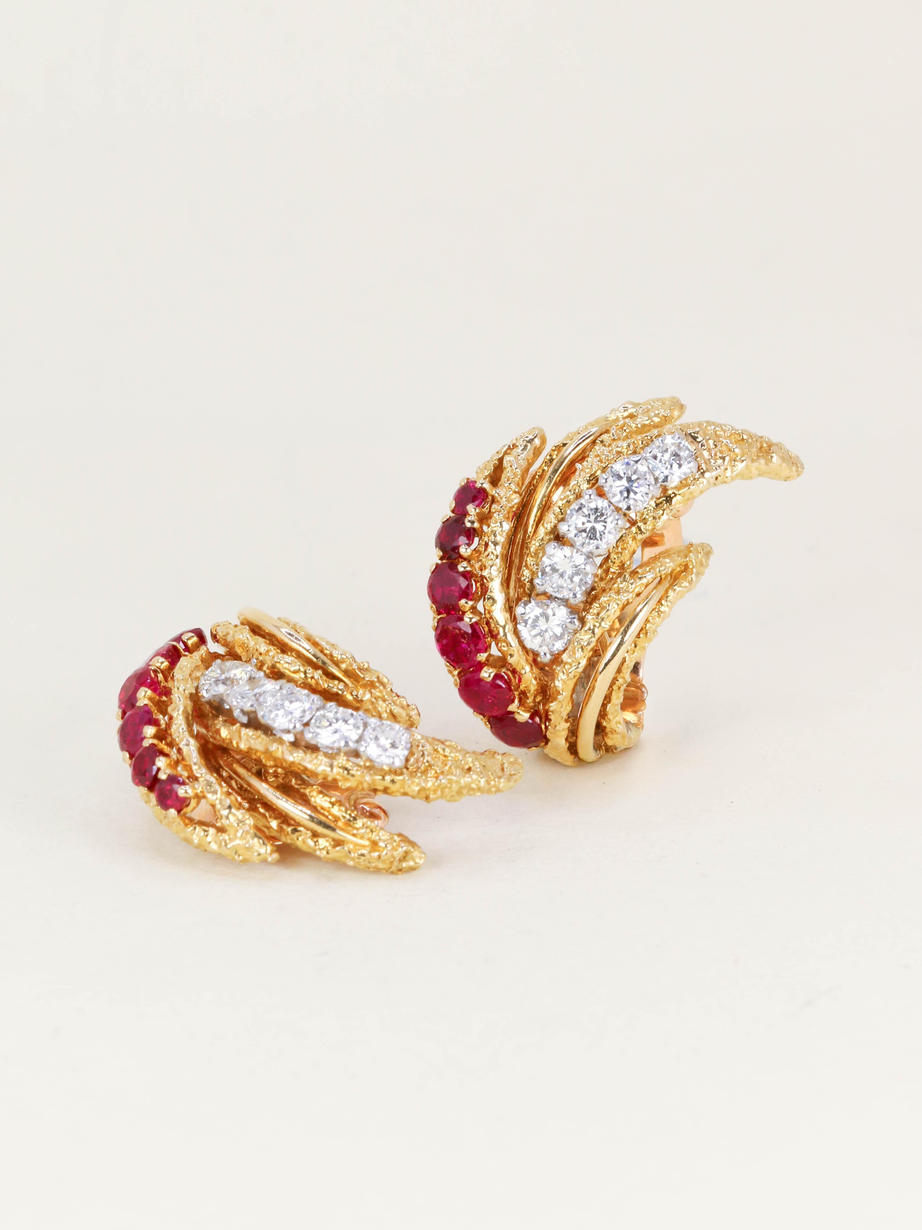 VAN CLEEF & ARPELS Boucles d'oreilles Feuilles or jaune rubis diamants