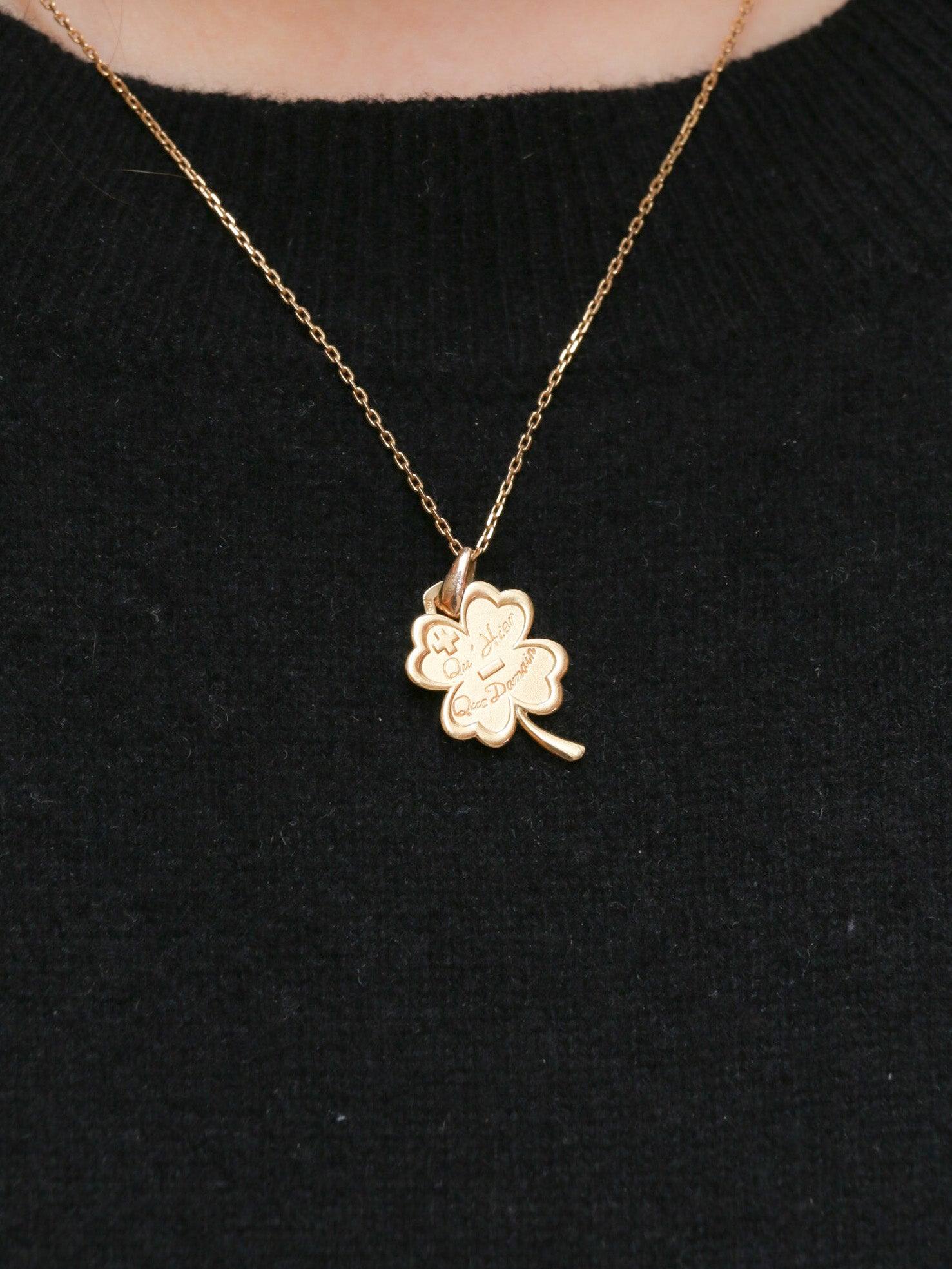 Médaille amour Augis Trèfle en or, plus qu'hier moins que demain