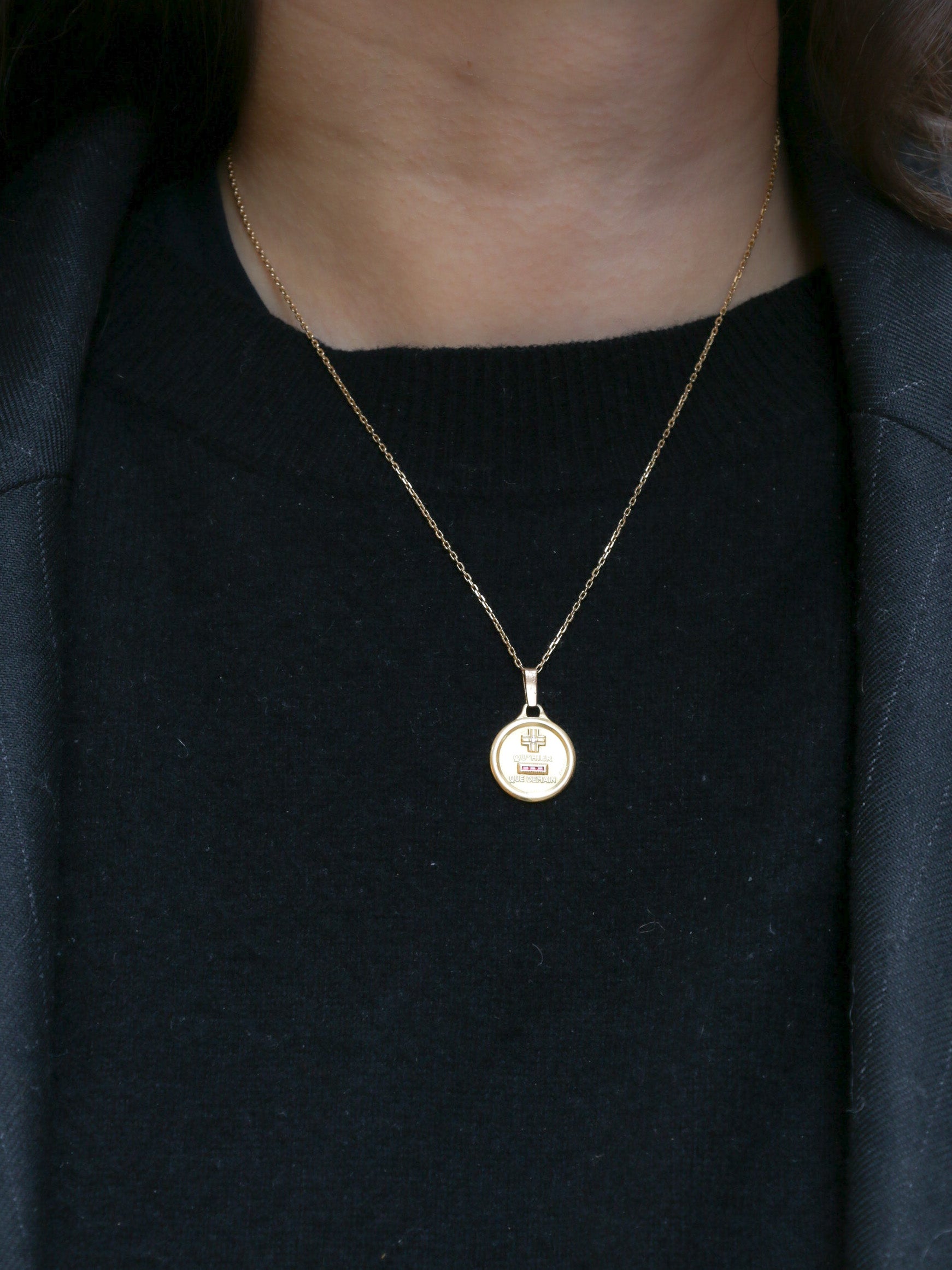 Médaille amour Augis "L'essentielle" en or, plus qu'hier moins que demain