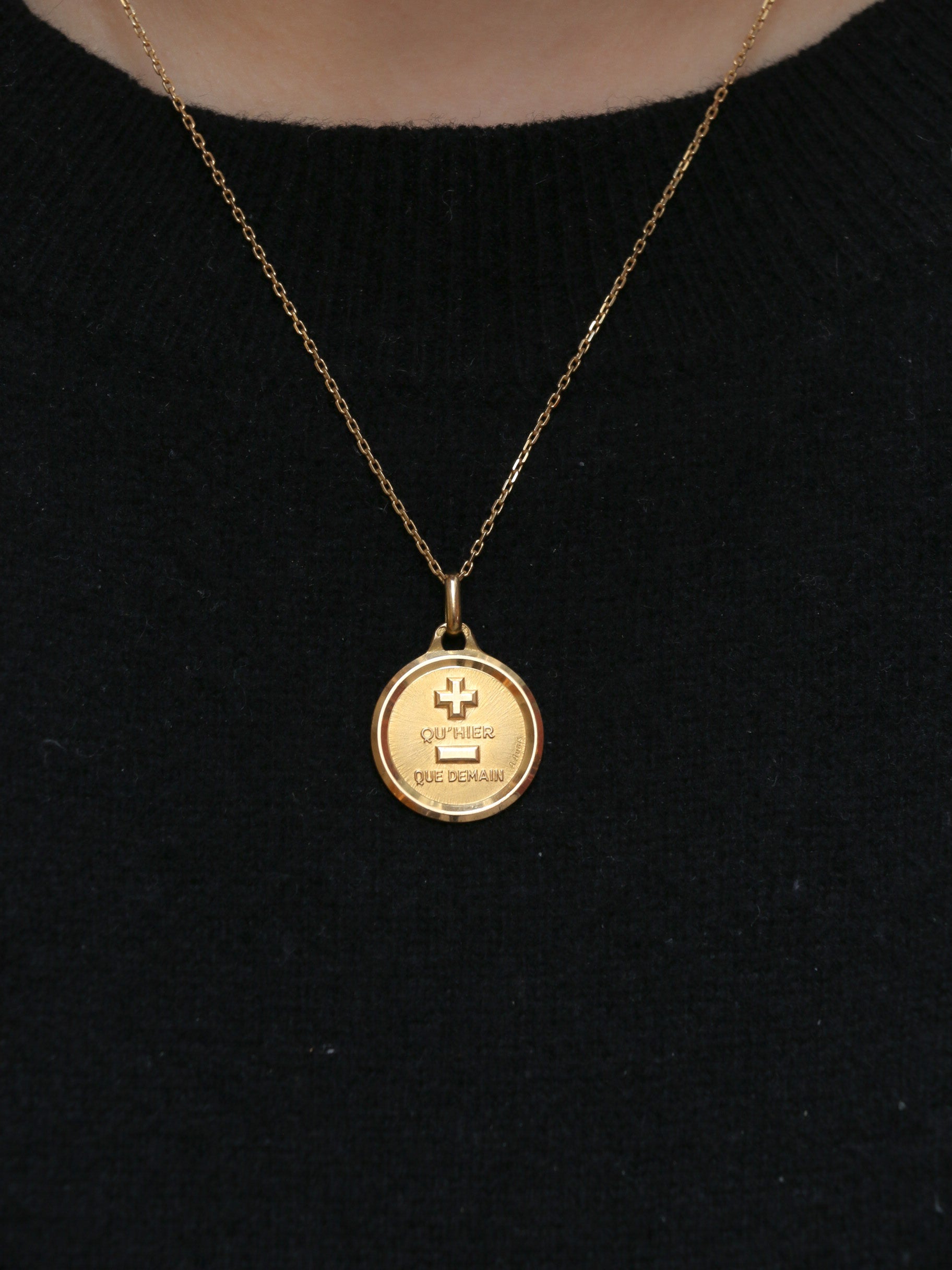 Médaille Amour Augis "L'originale" en or, plus qu’hier moins que demain