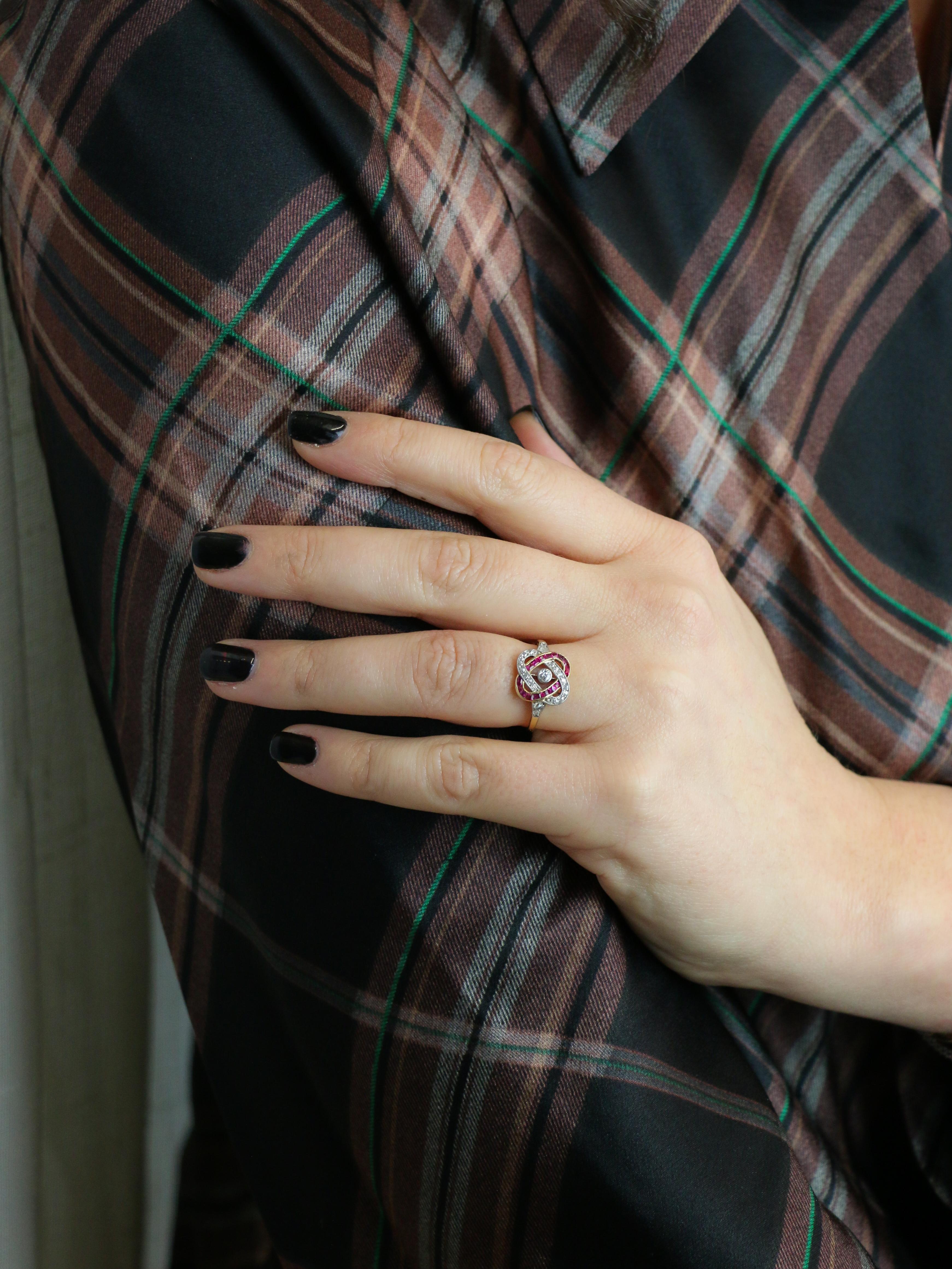 Bague Belle Epoque or jaune diamants rubis calibres