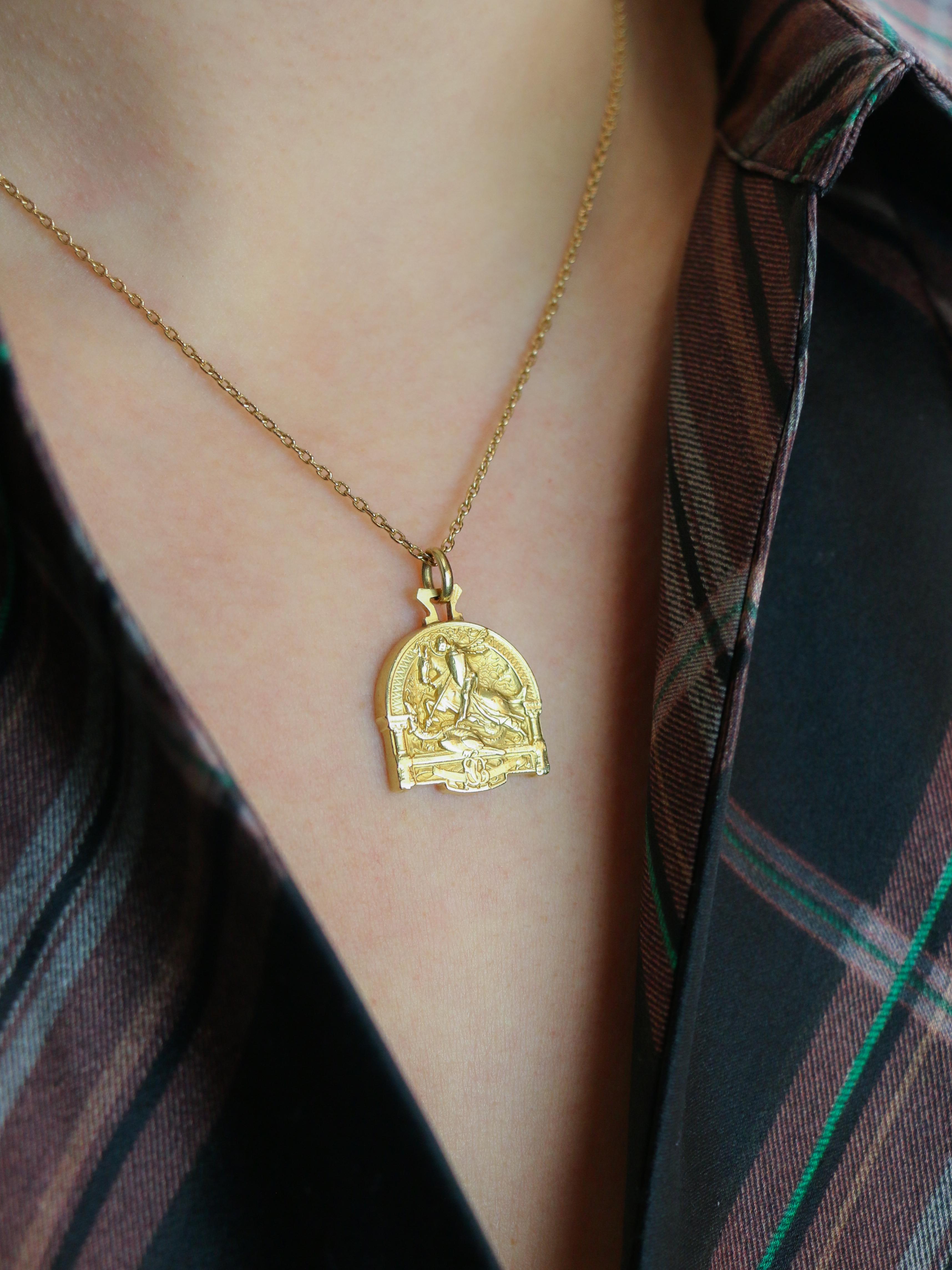 Médaille Saint-Georges terrassant le dragon or jaune