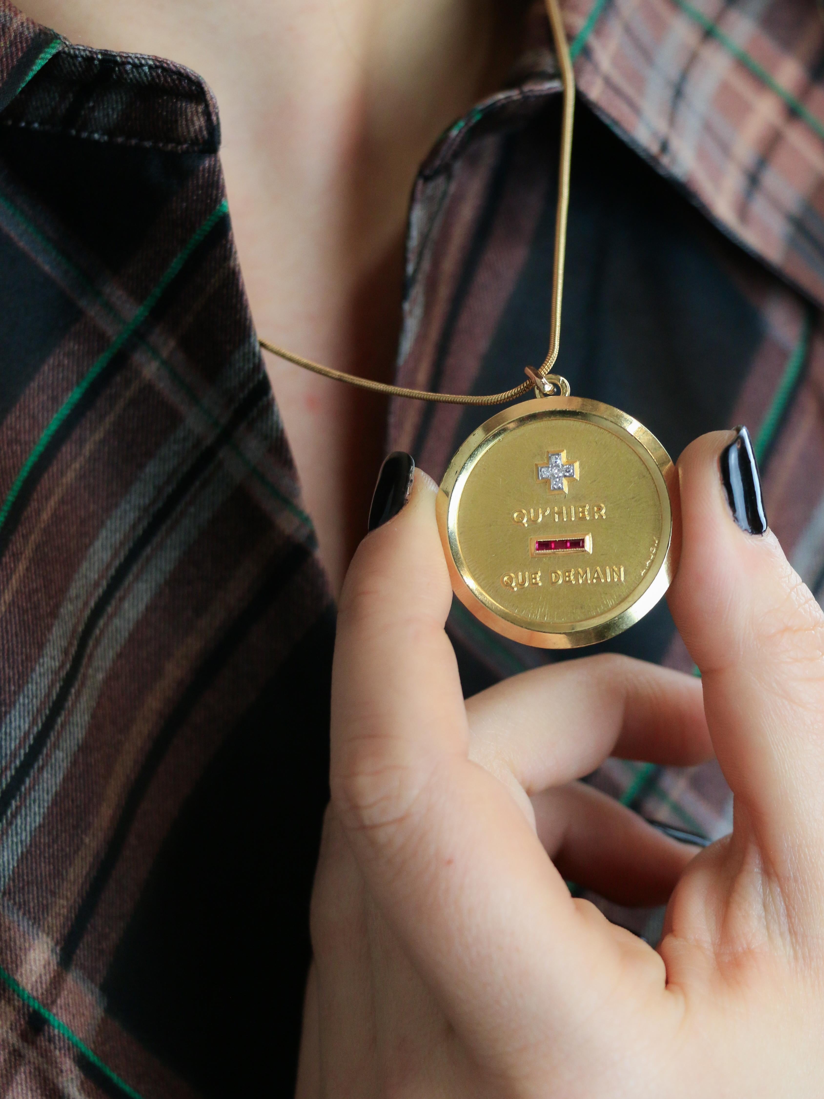 Medaille Amour Augis JUMBO Plus qu'hier moins que demain or jaune diamants rubis