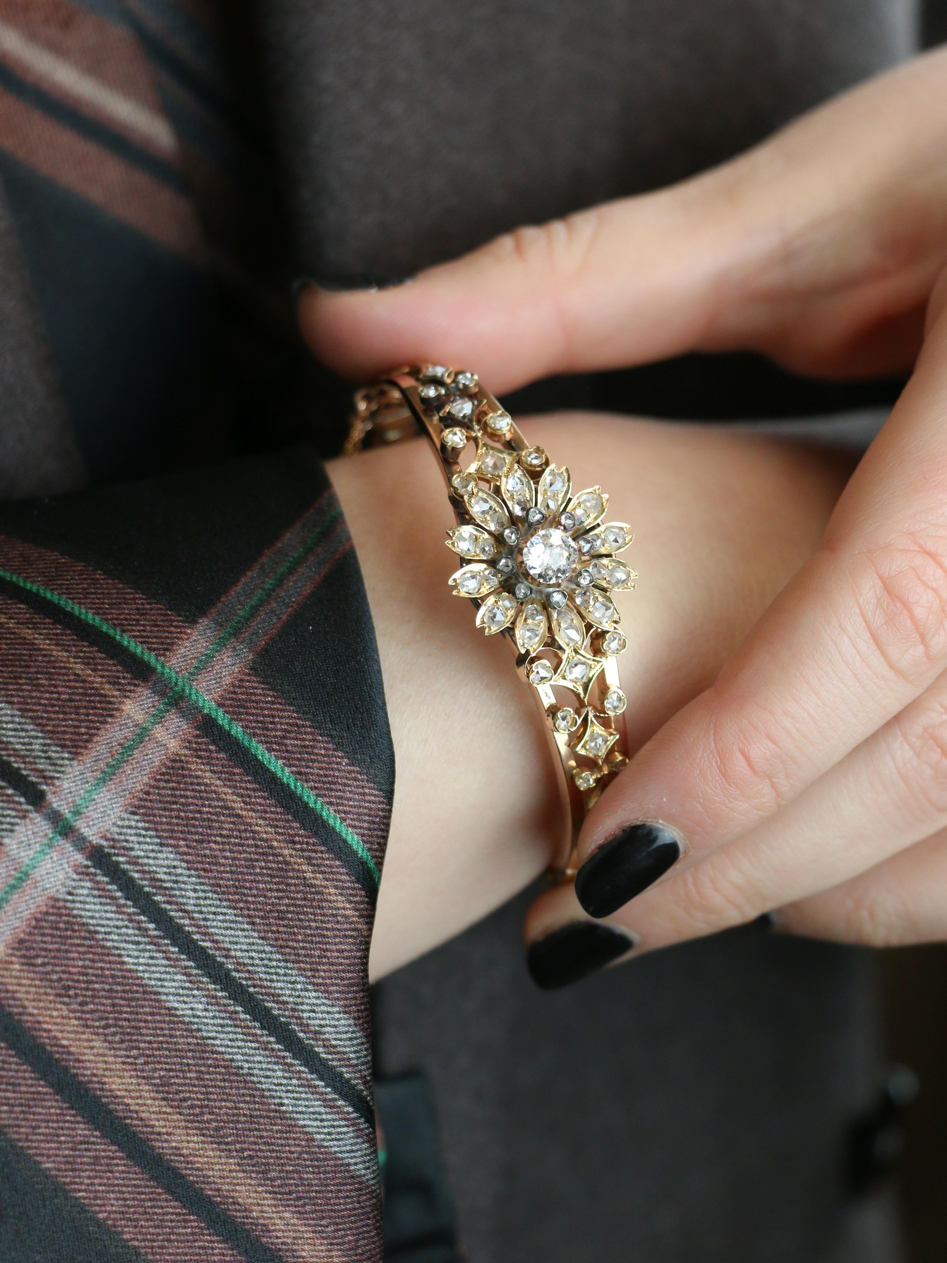 Bracelet Napoléon III fleur mobile or rose diamants taille ancienne