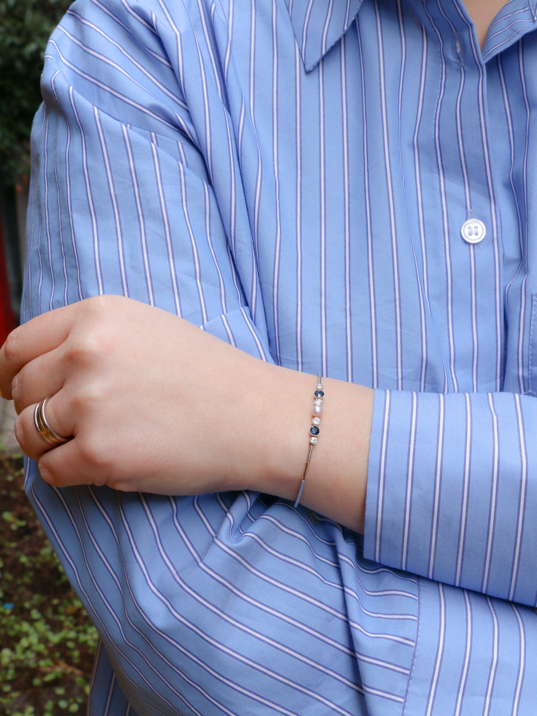 Bracelet Belle Epoque or perle fine bouton rosée diamants taille ancienne saphirs