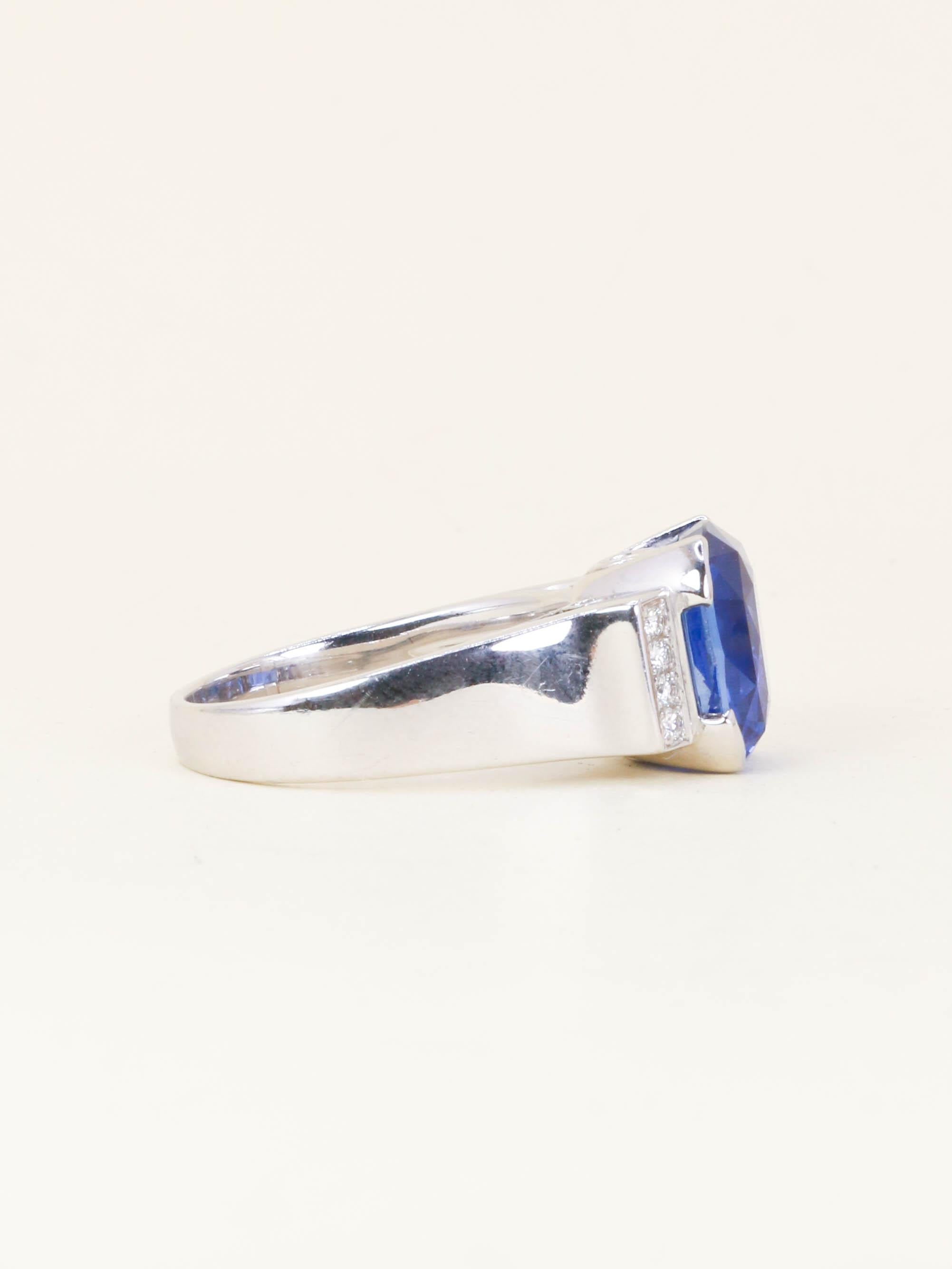 Bague cocktail Or blanc Saphir coussin Ceylan 10,81 carats