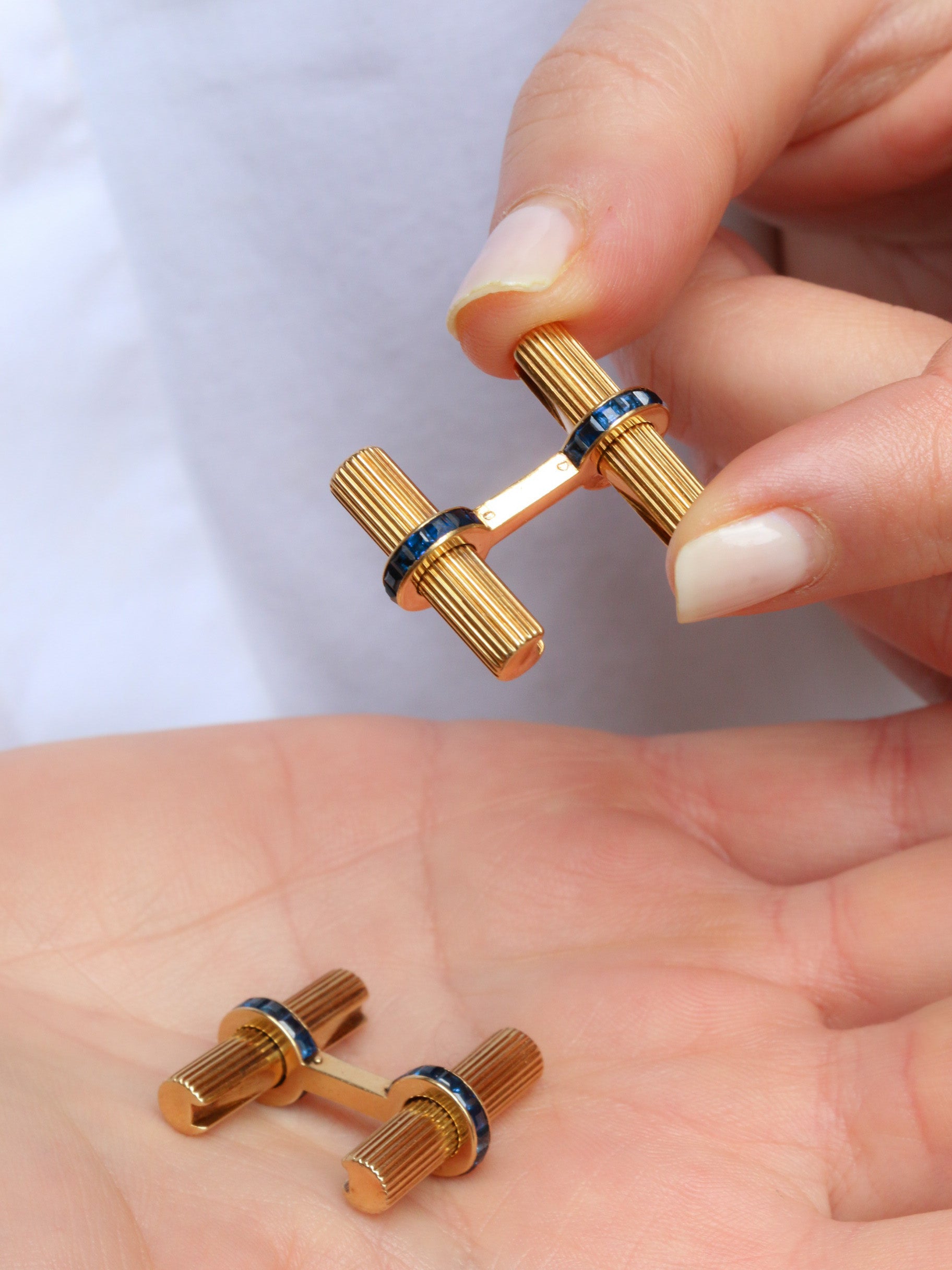 Boutons de manchette CARTIER or saphirs calibres