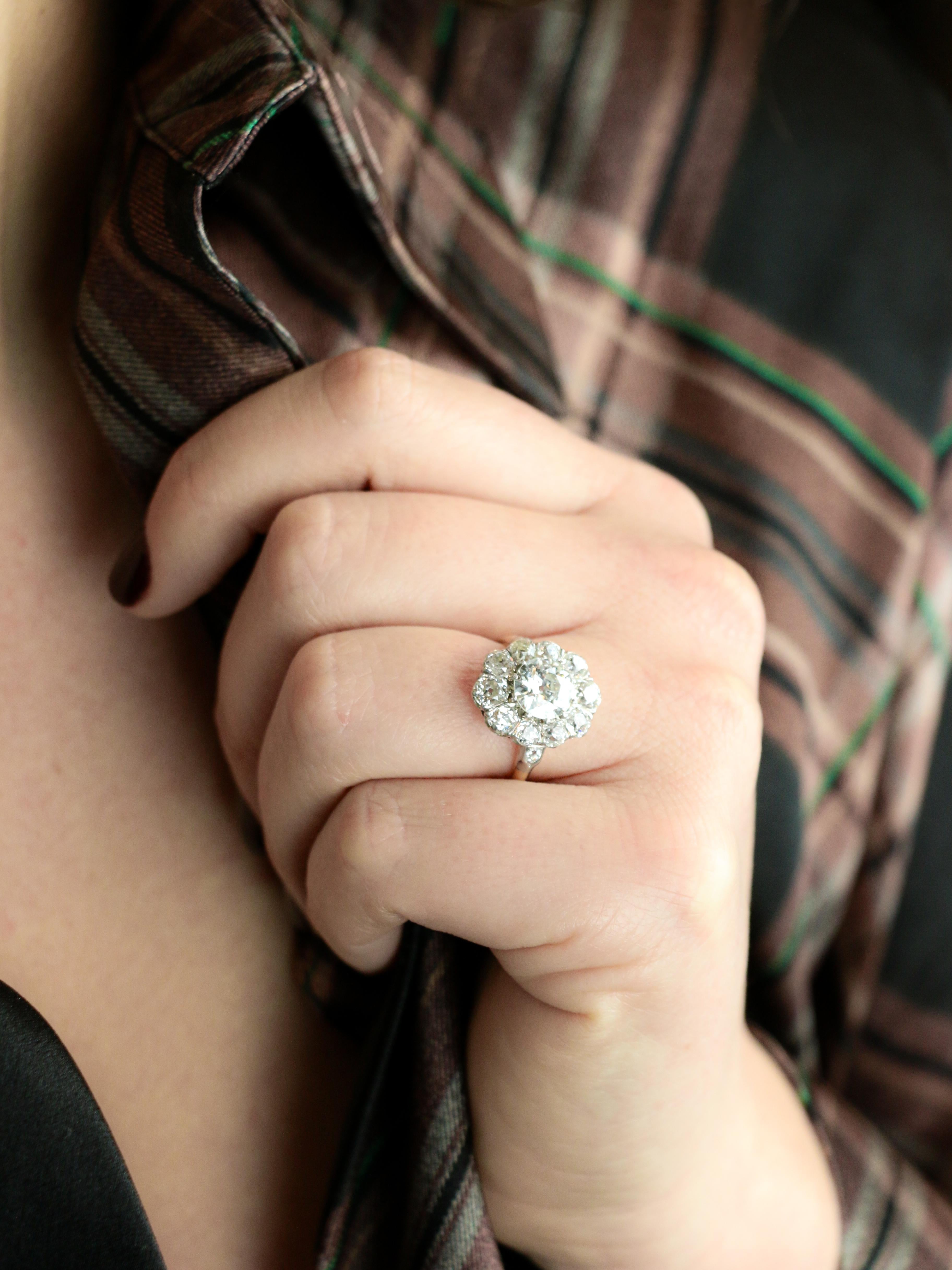 Bague marguerite ancienne diamants taille ancienne 3 carats