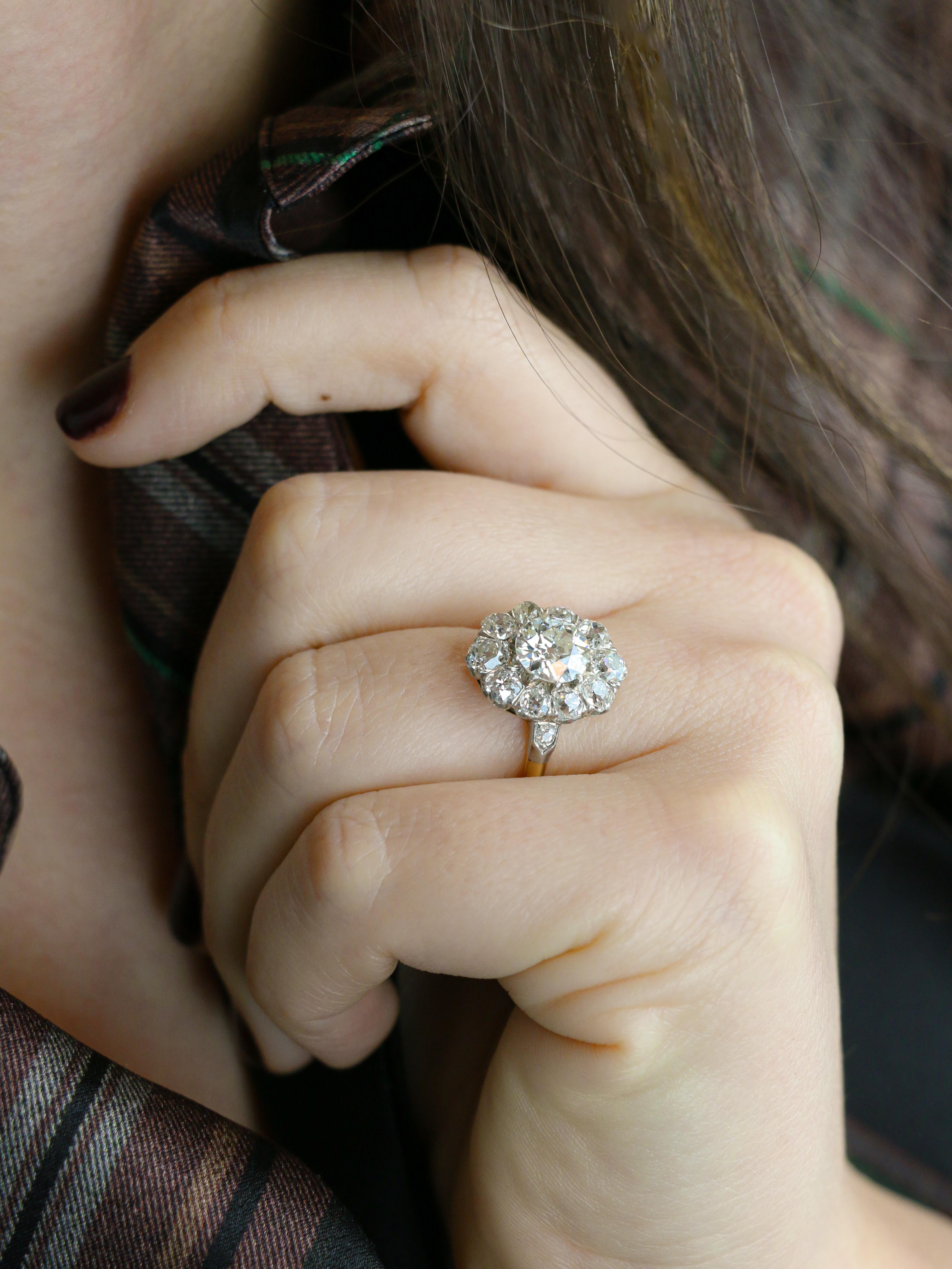Bague marguerite ancienne diamants taille ancienne 3 carats