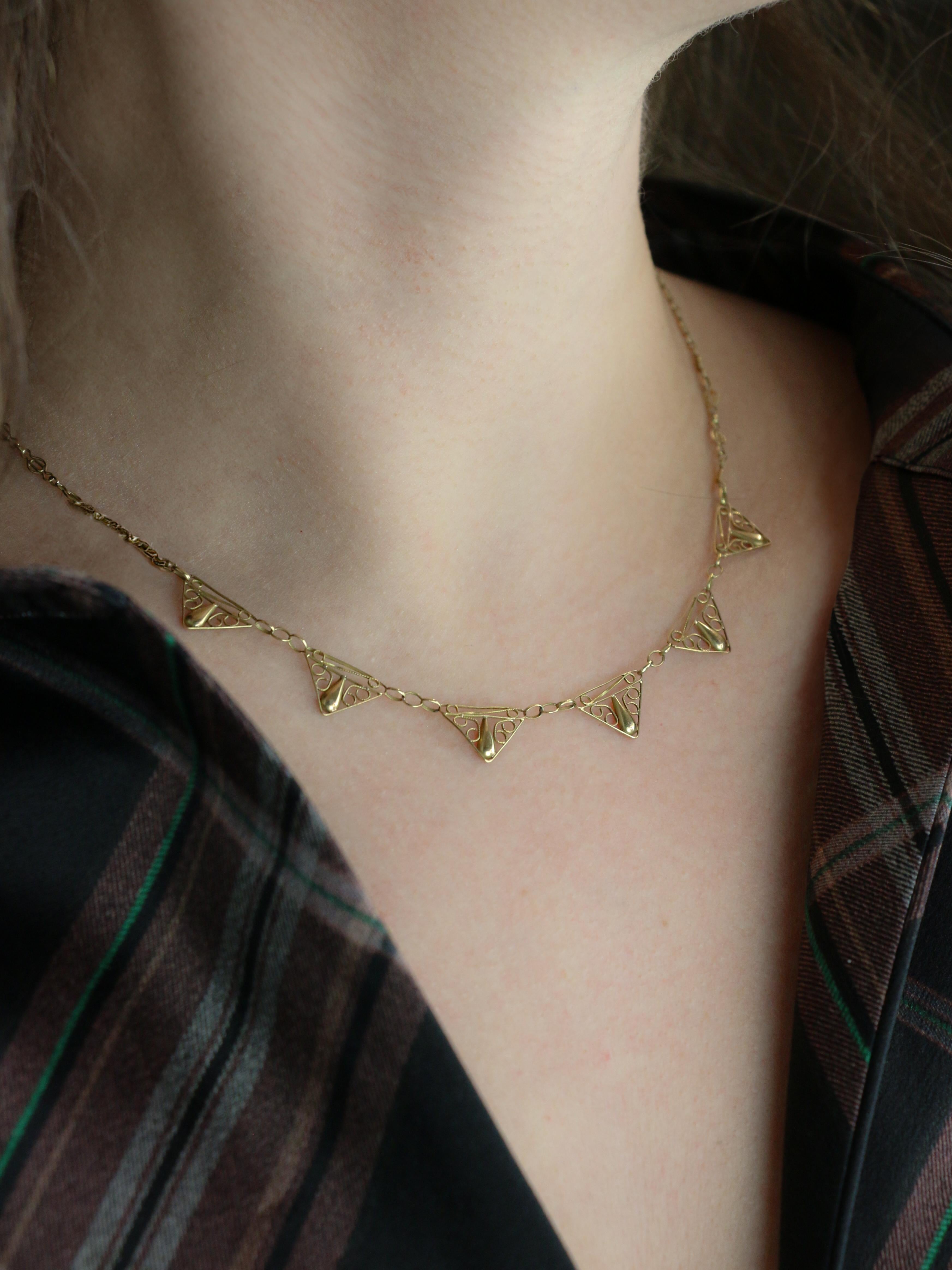 Collier draperie Art Nouveau or jaune filigrane