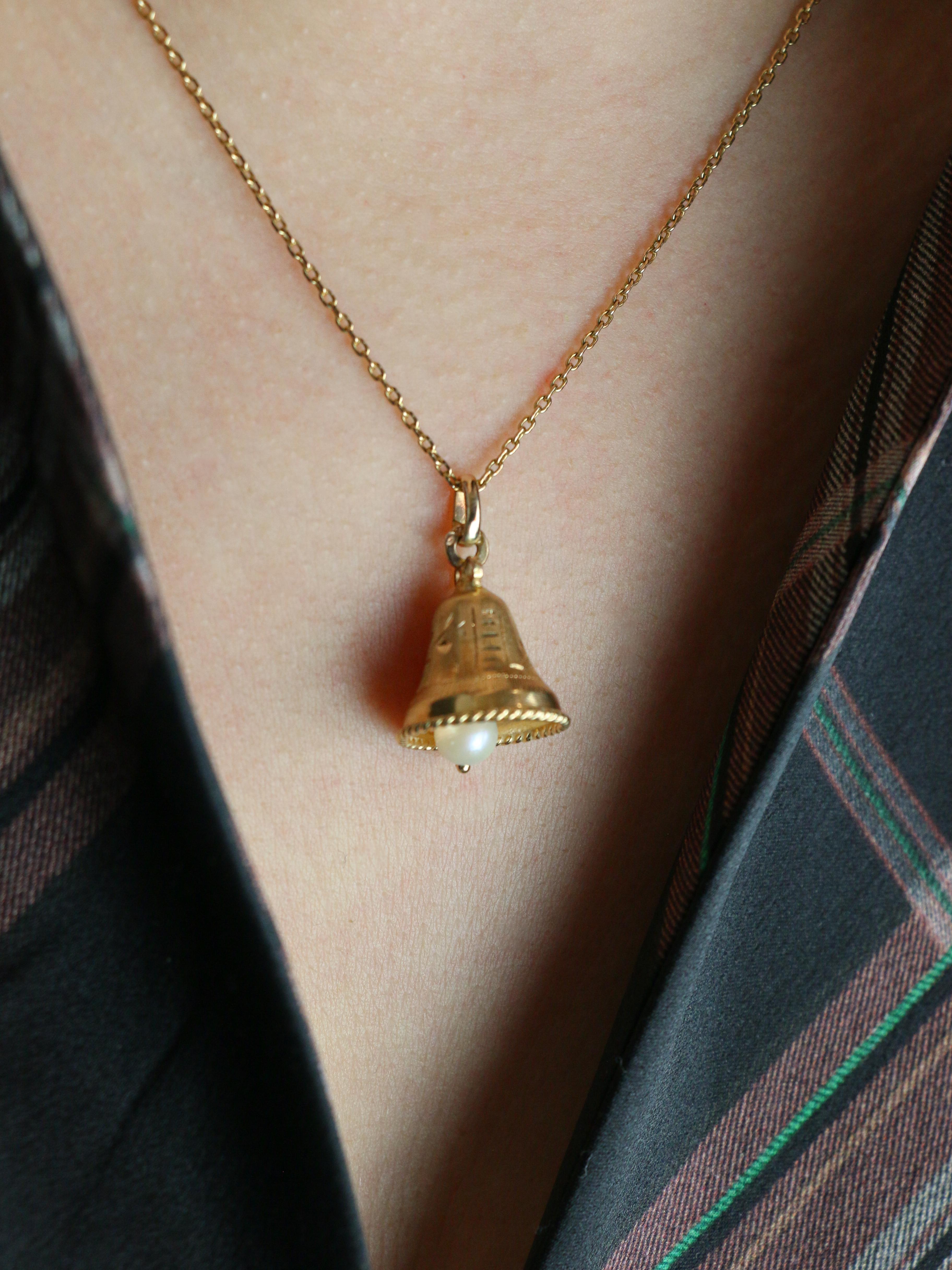 Pendentif charms vintage cloche or jaune perle