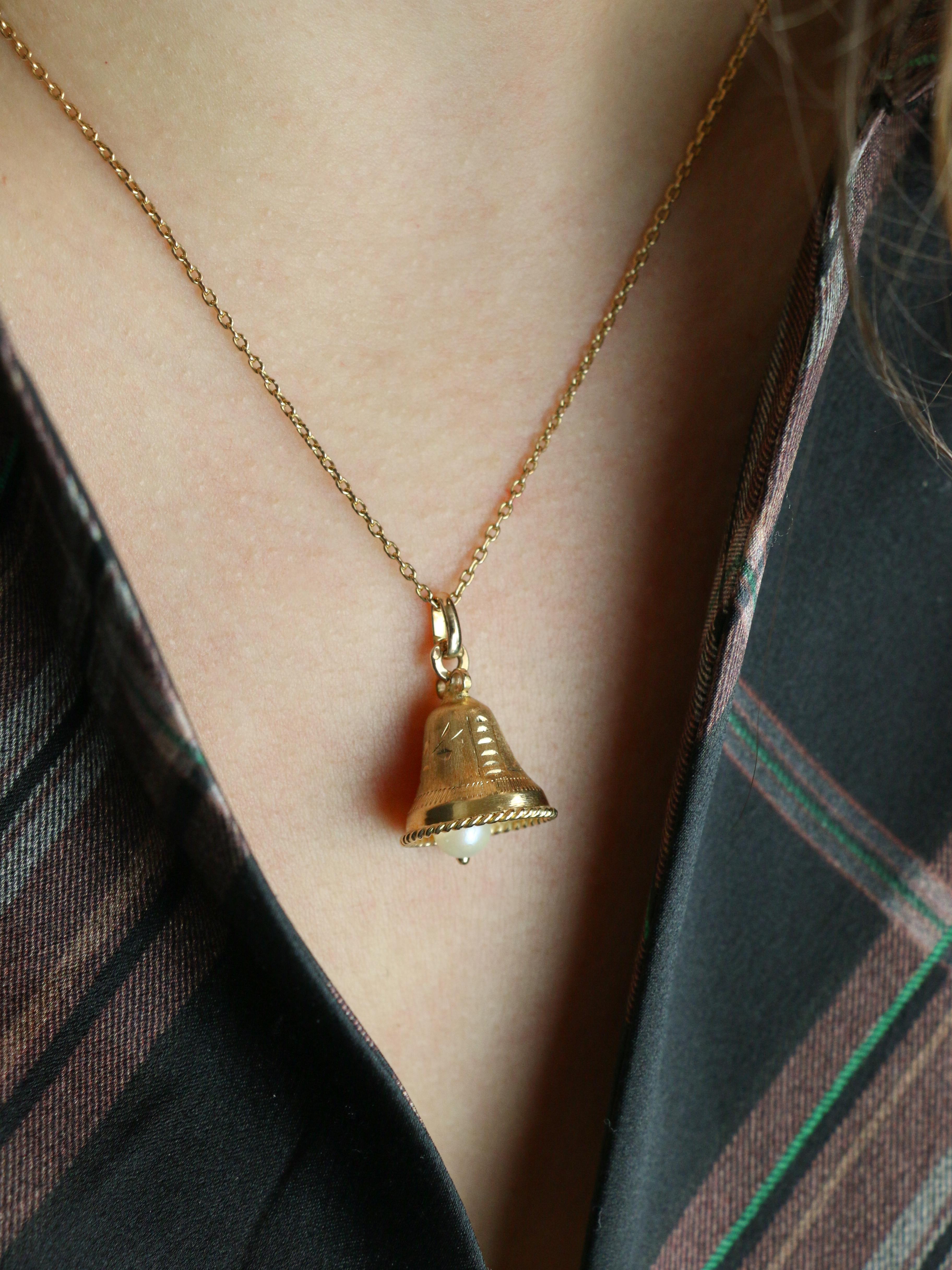Pendentif charms vintage cloche or jaune perle