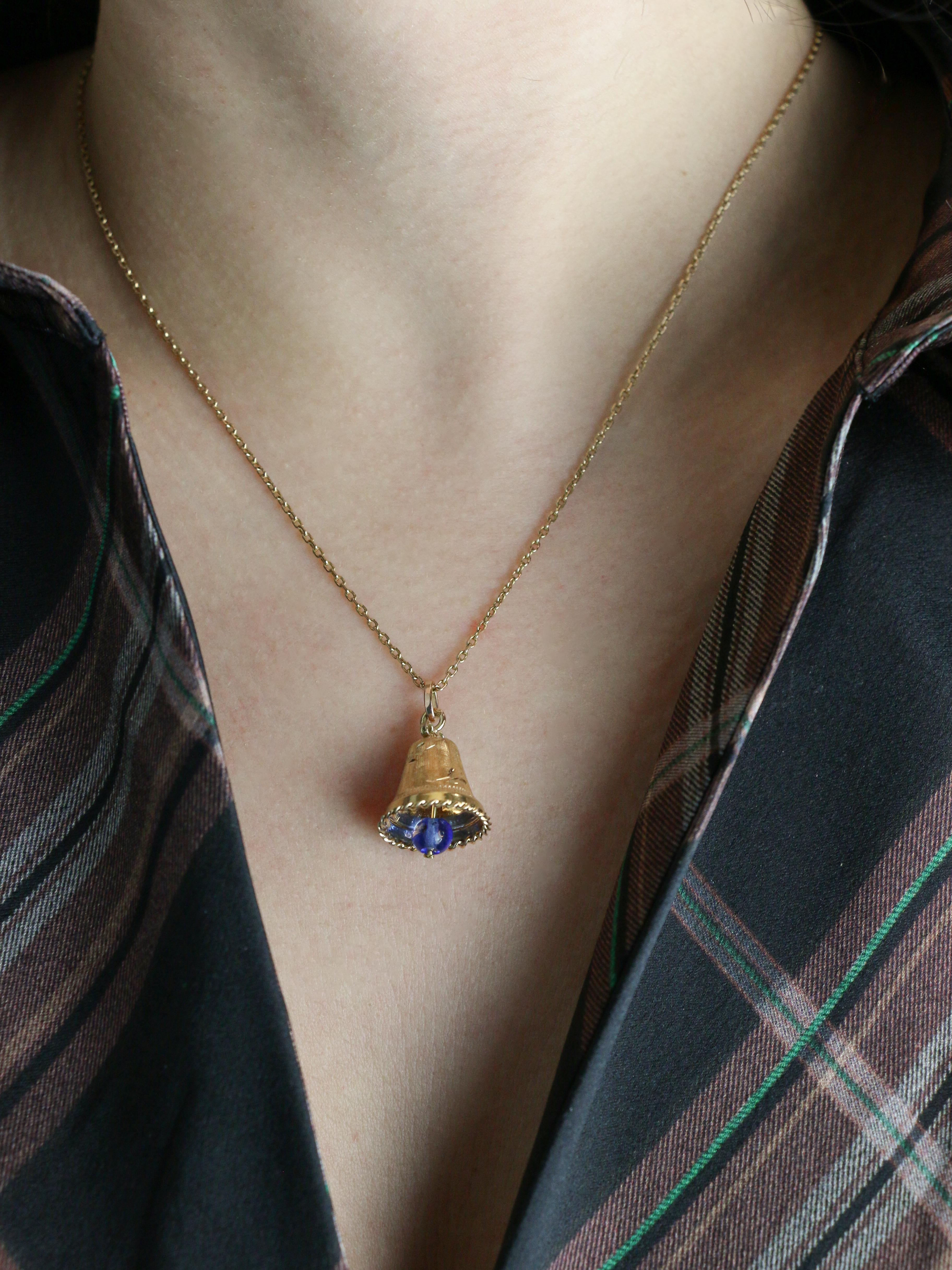 Pendentif charms vintage cloche or jaune pierre bleue