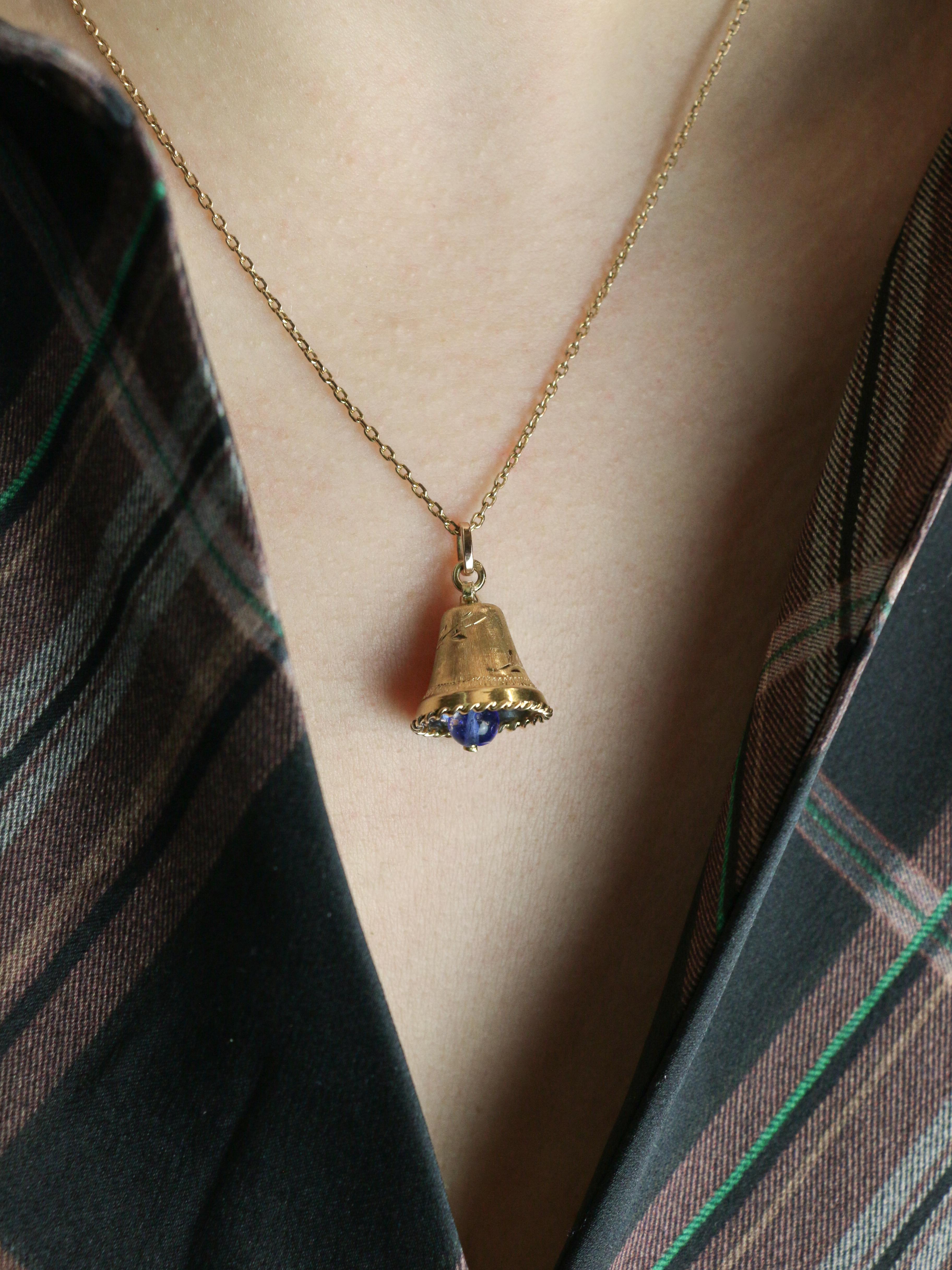 Pendentif charms vintage cloche or jaune pierre bleue