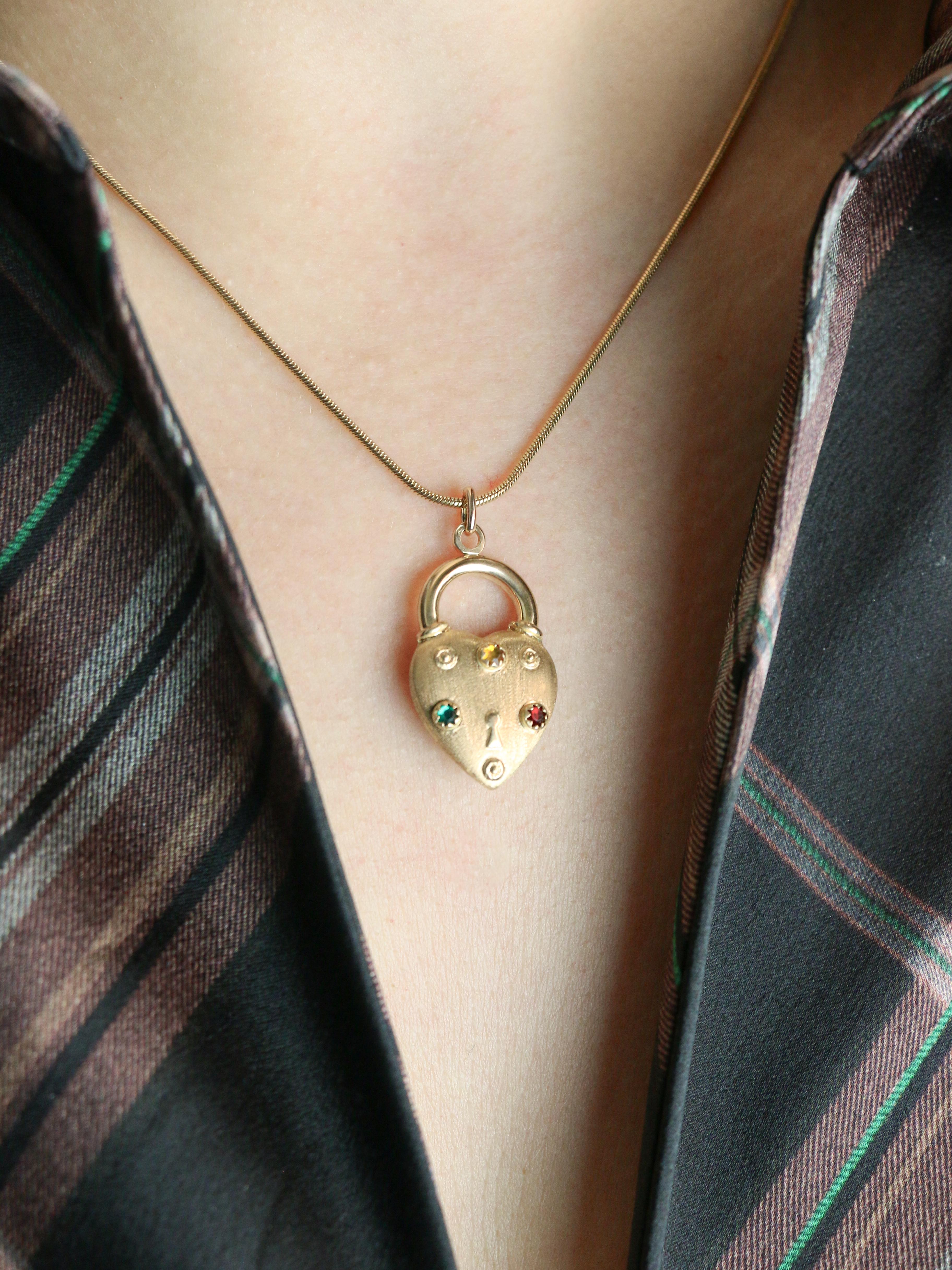 Pendentif Charms vintage cadenas coeur or jaune pierres de couleur
