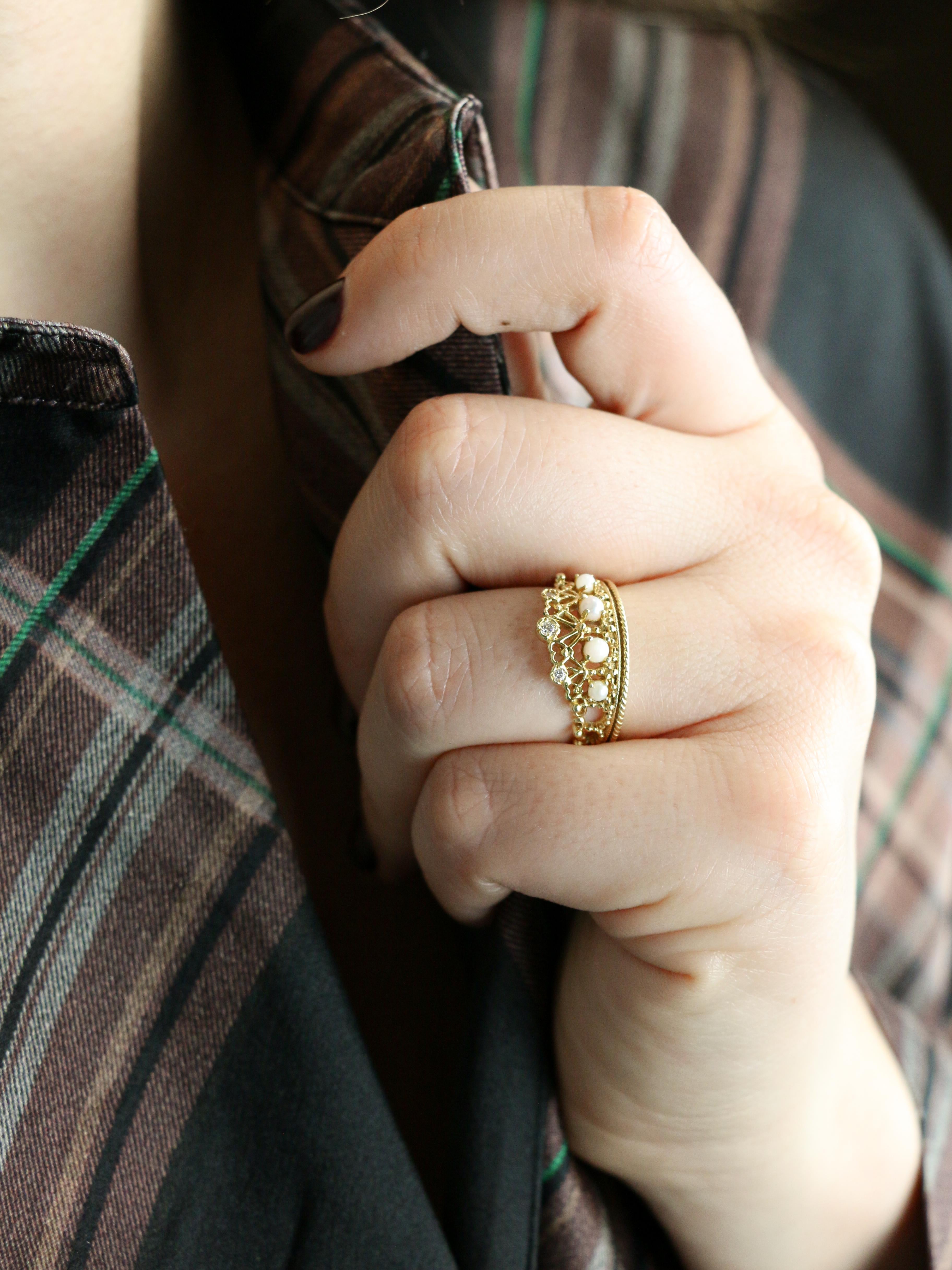 Bague couronne or jaune diamants perles