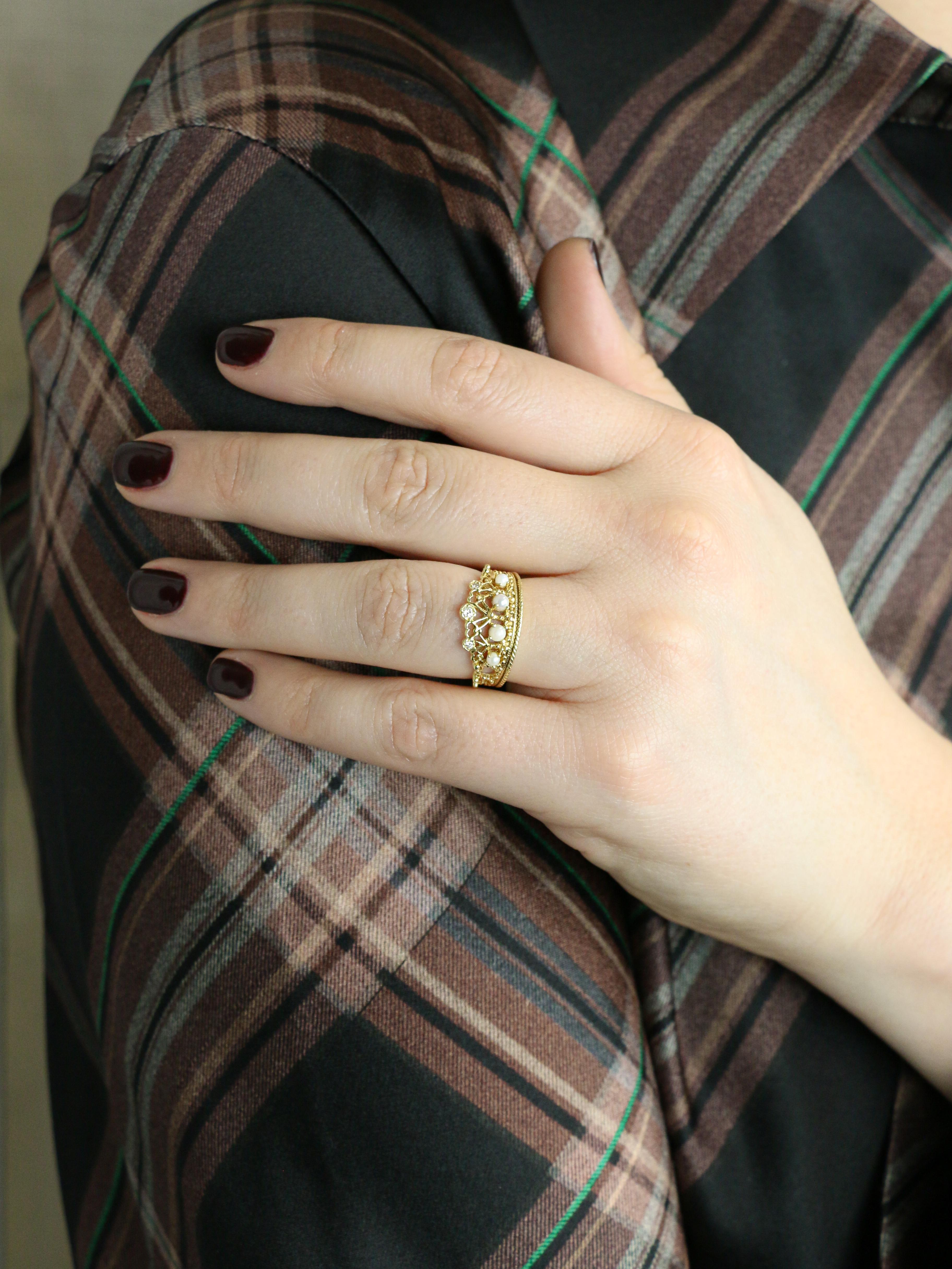 Bague couronne or jaune diamants perles