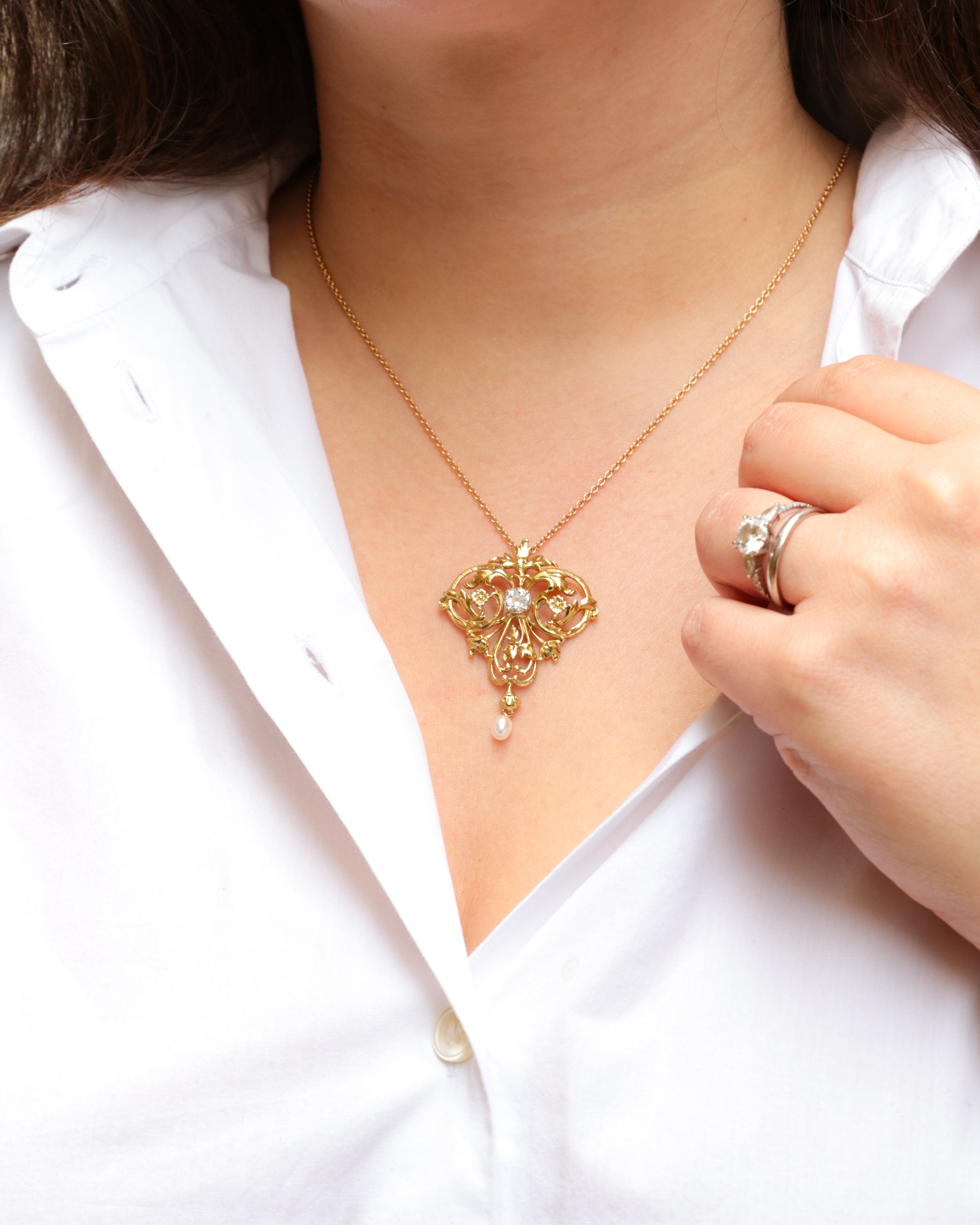 Art Nouveau pendant in gold, diamond and pearl