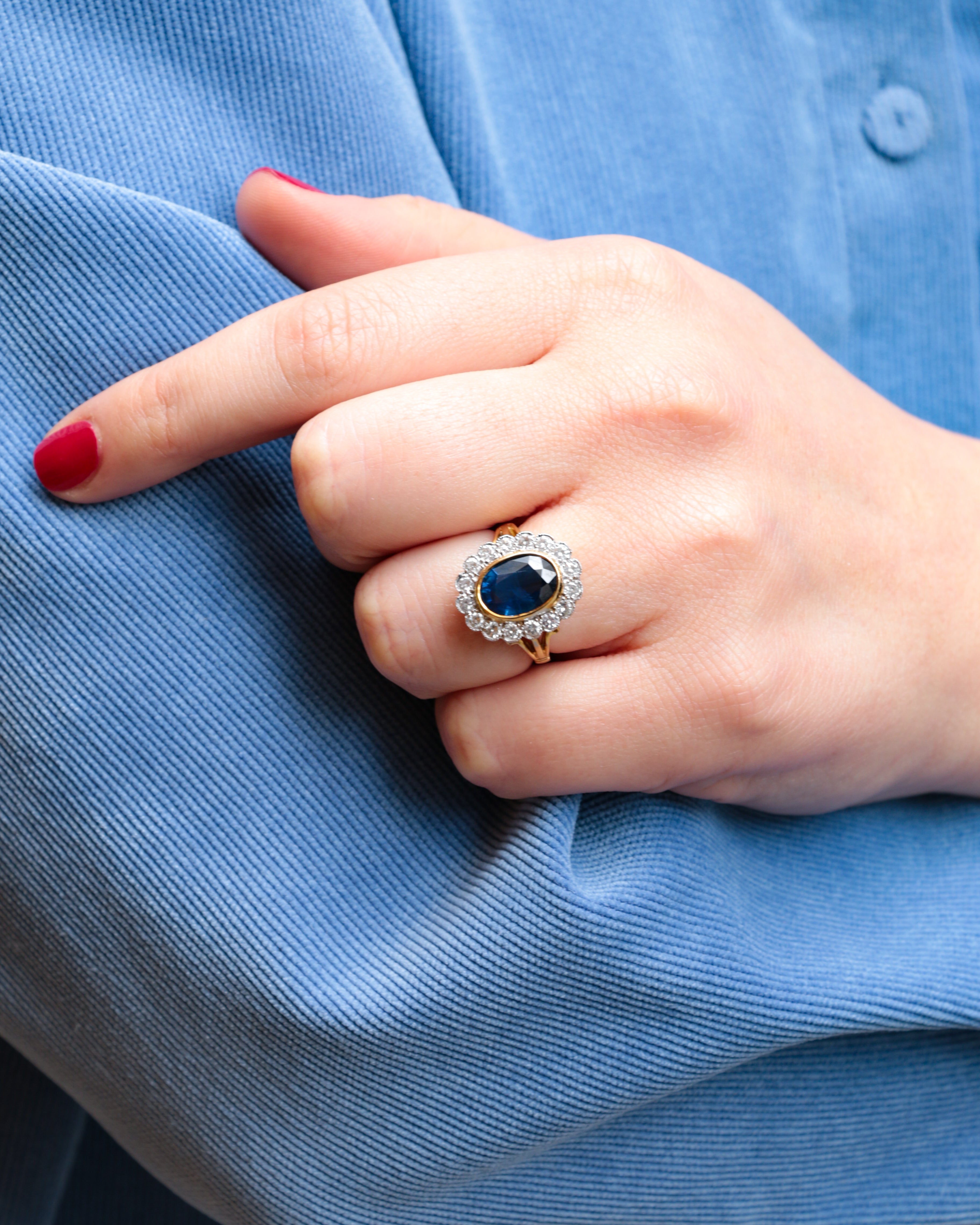 Bague vintage marguerite en or, saphir et diamants