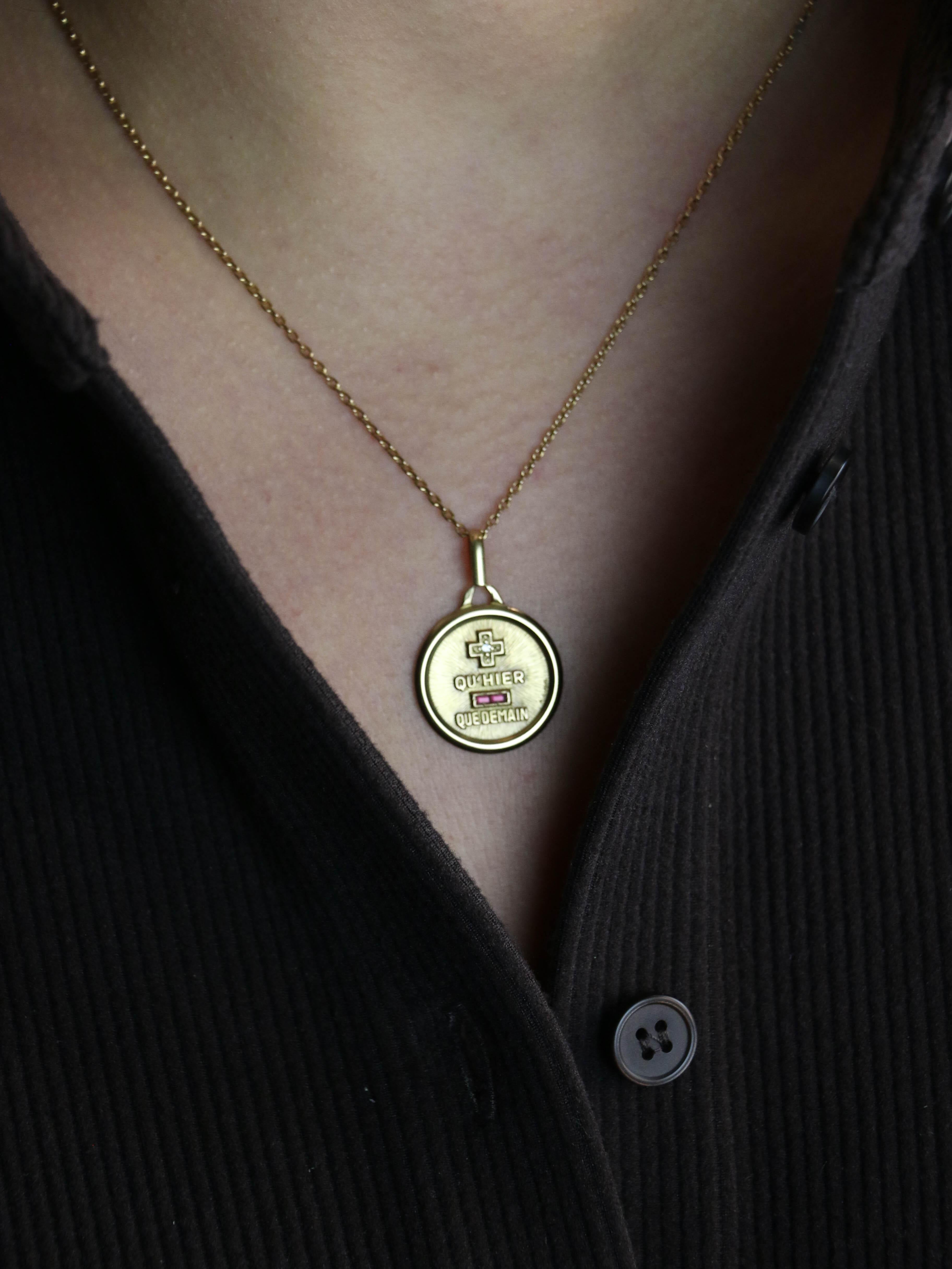 Medaille amour Augis ronde Plus hier Moins demain or jaune rubis diamants