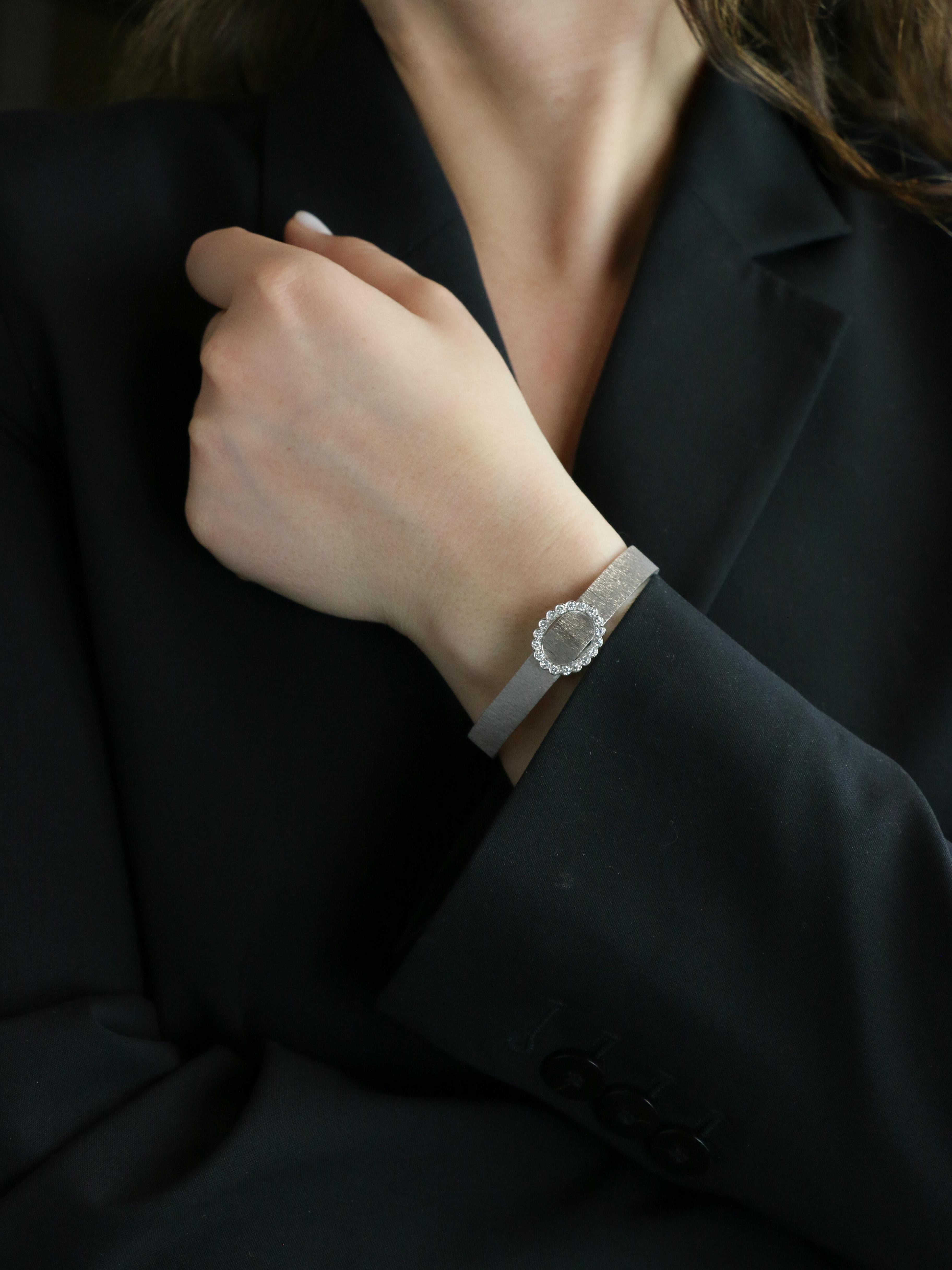 ANDRE COL Montre à secret or blanc diamants