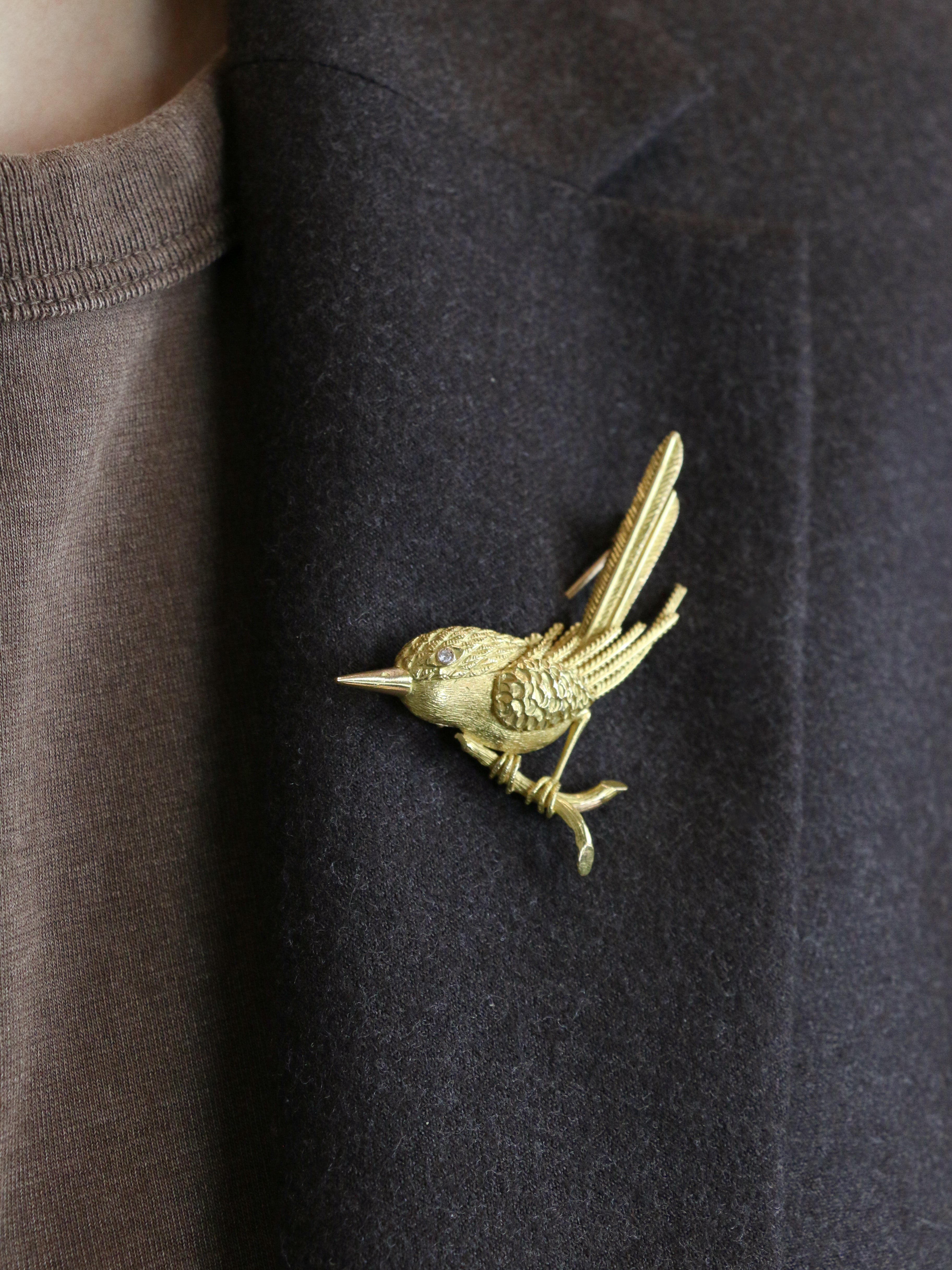 Broche animalière Oiseau or jaune diamant
