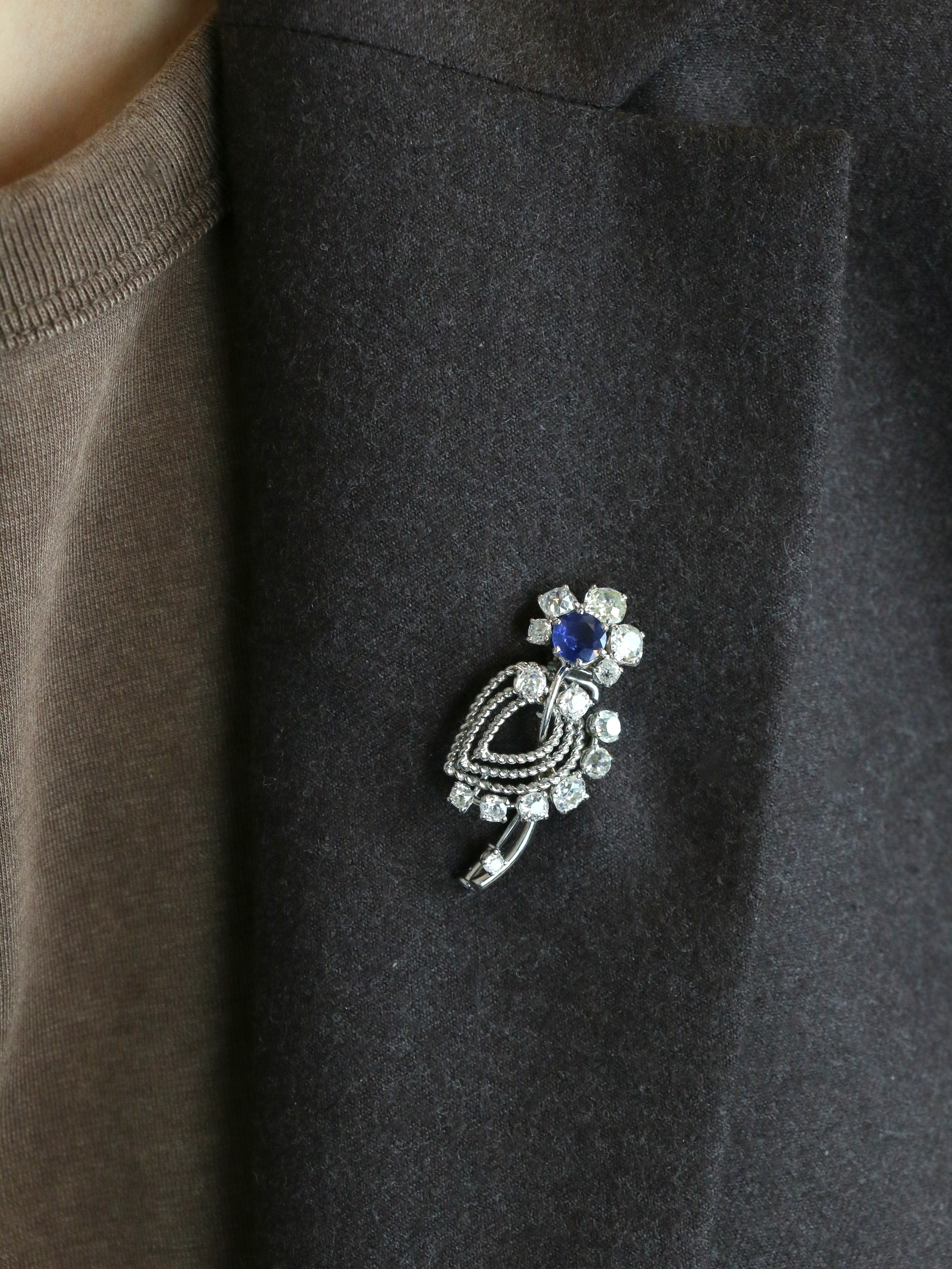 MAUBOUSSIN Broche or blanc saphir diamants taille ancienne