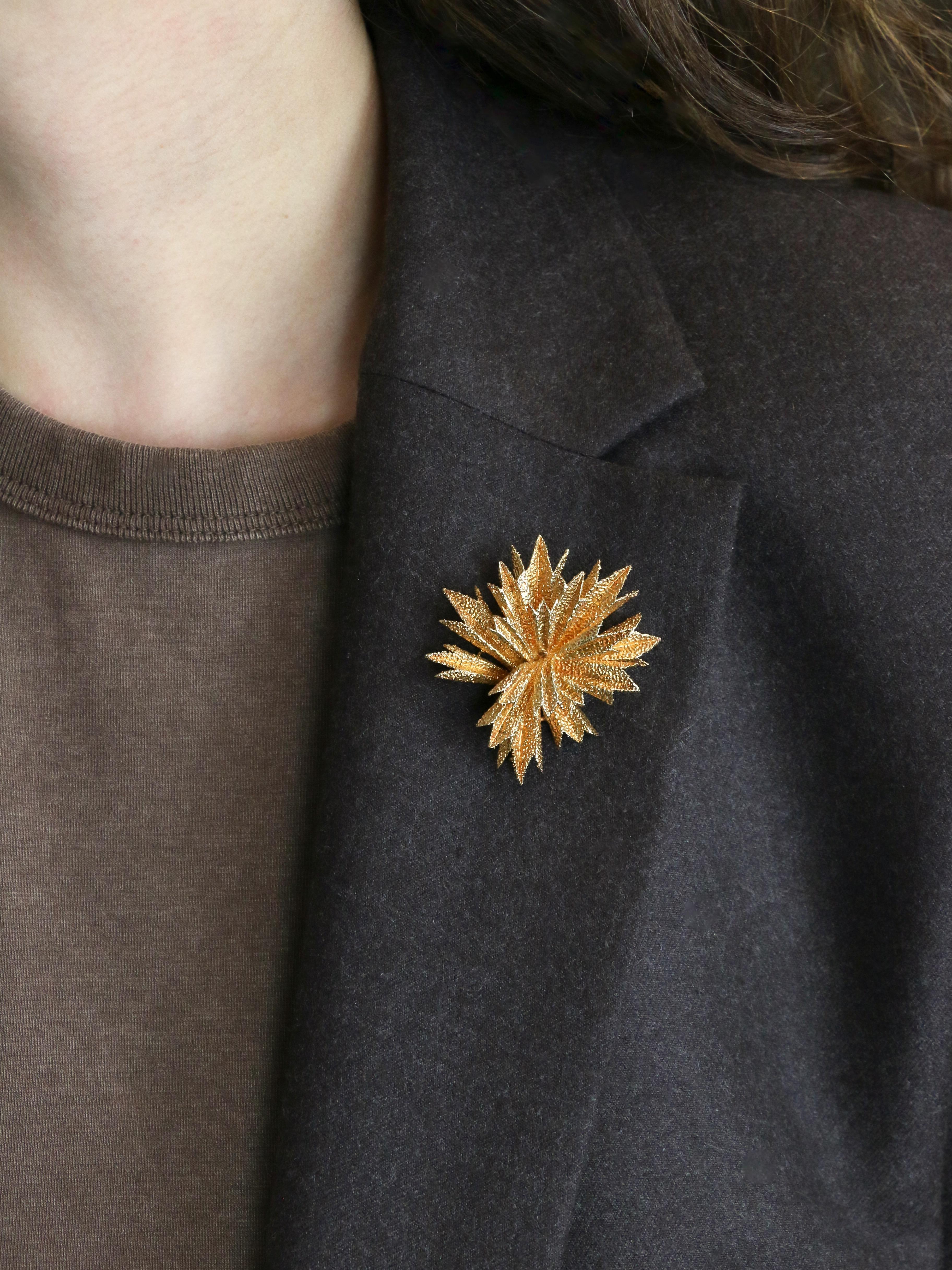 OJ PERRIN Broche étoile or jaune