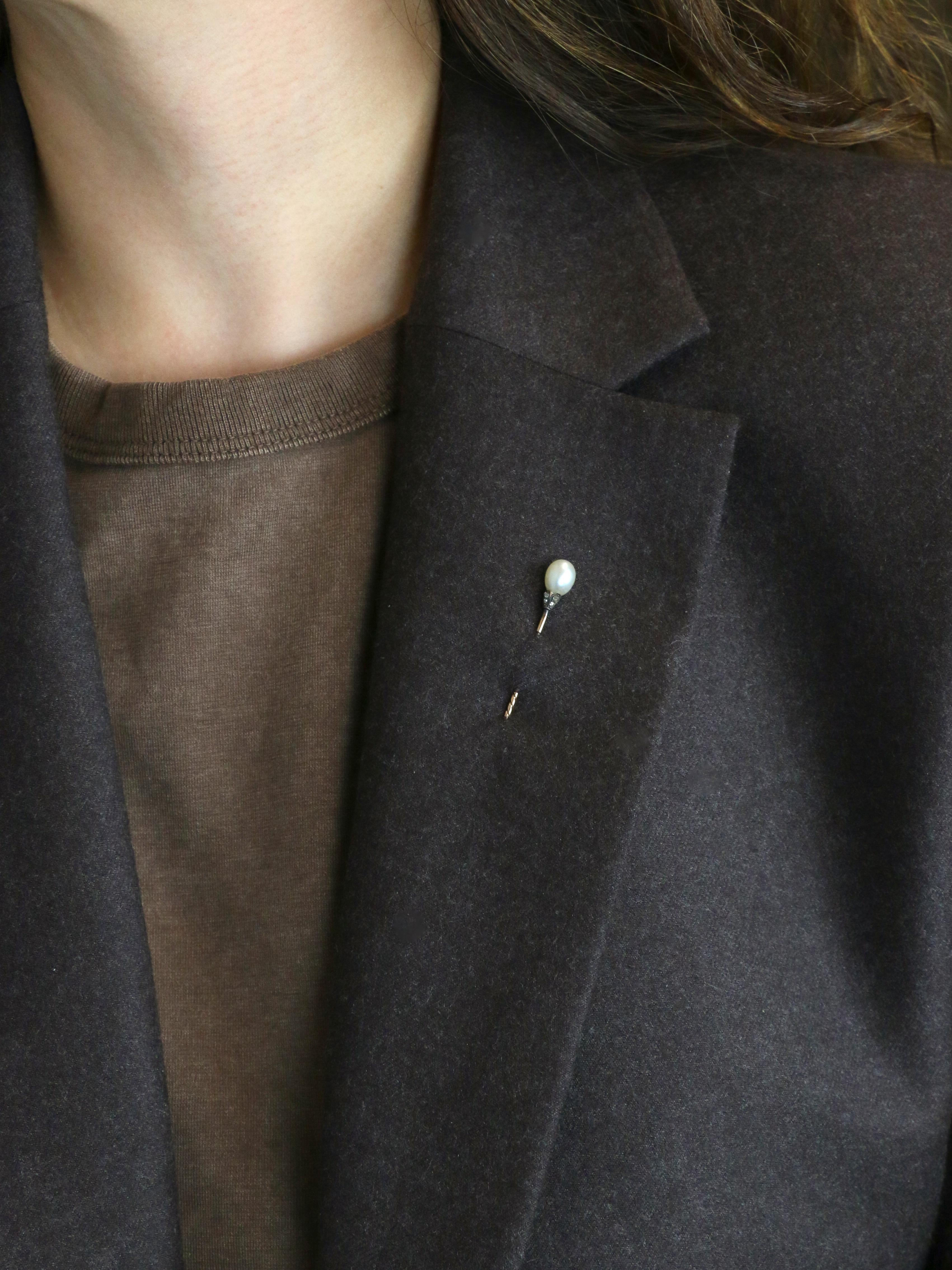 Epingle or jaune perle fine diamants