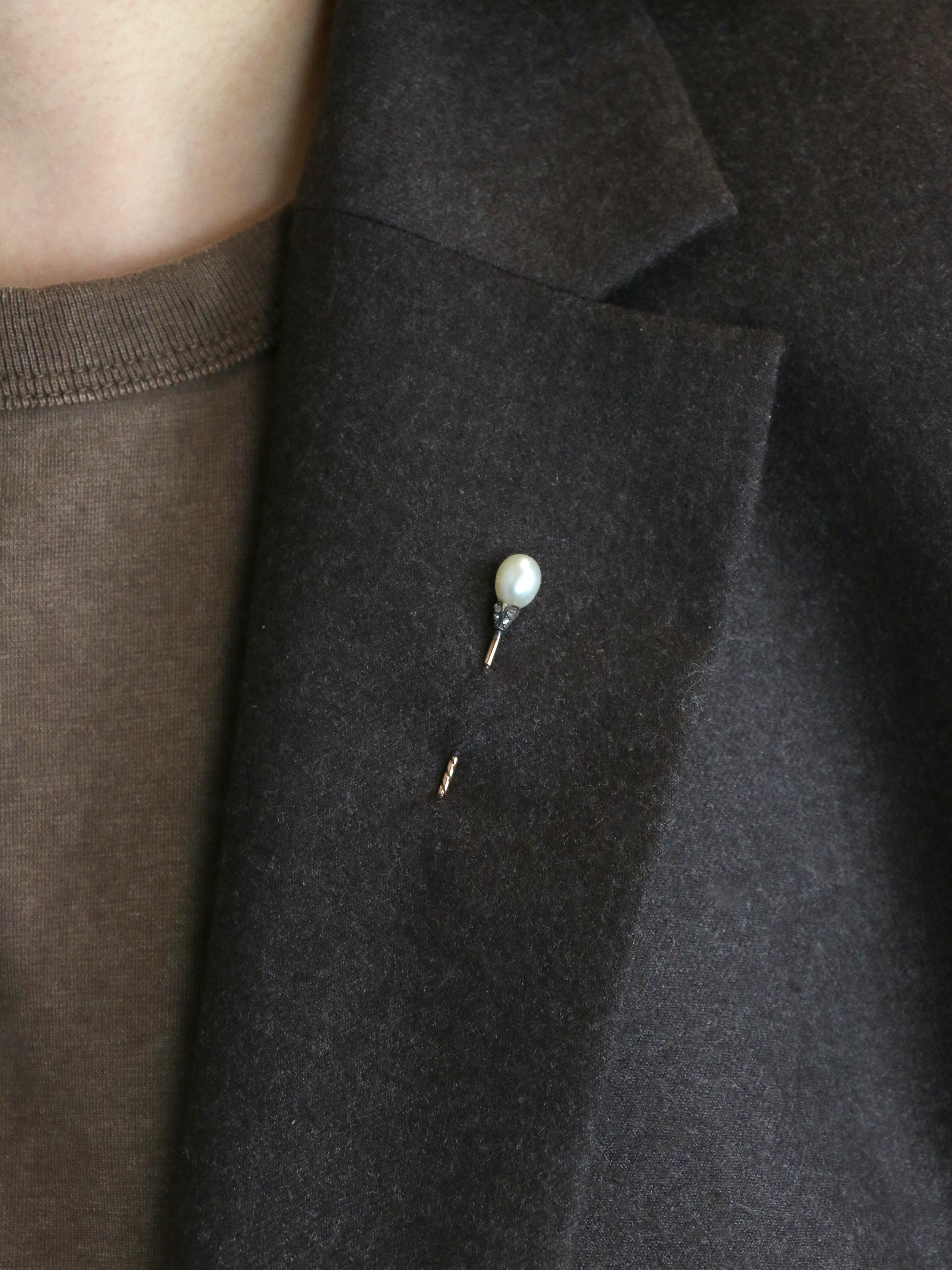 Epingle or jaune perle fine diamants