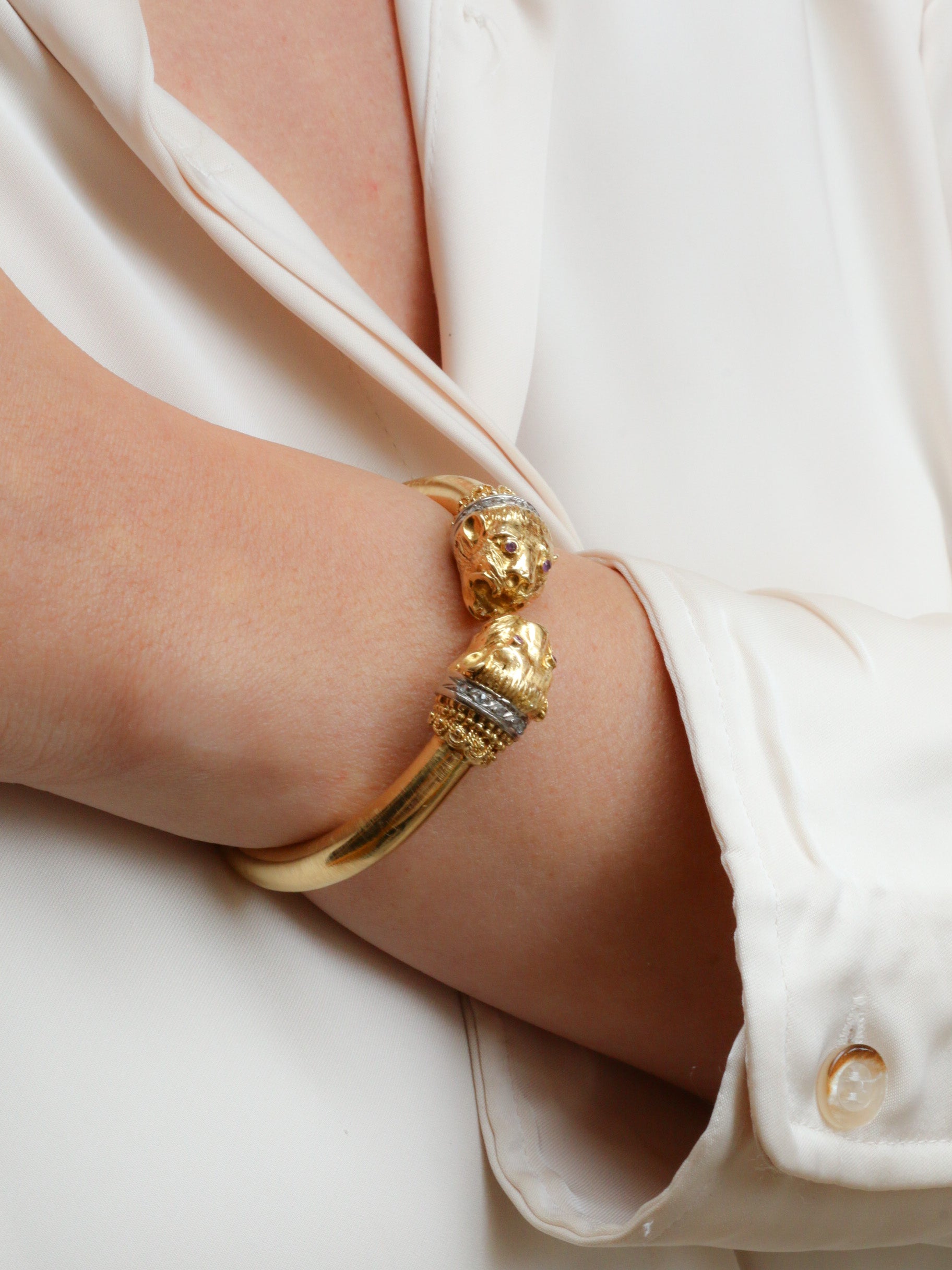 Bracelet ZOLOTAS tête de félins or rubis diamants