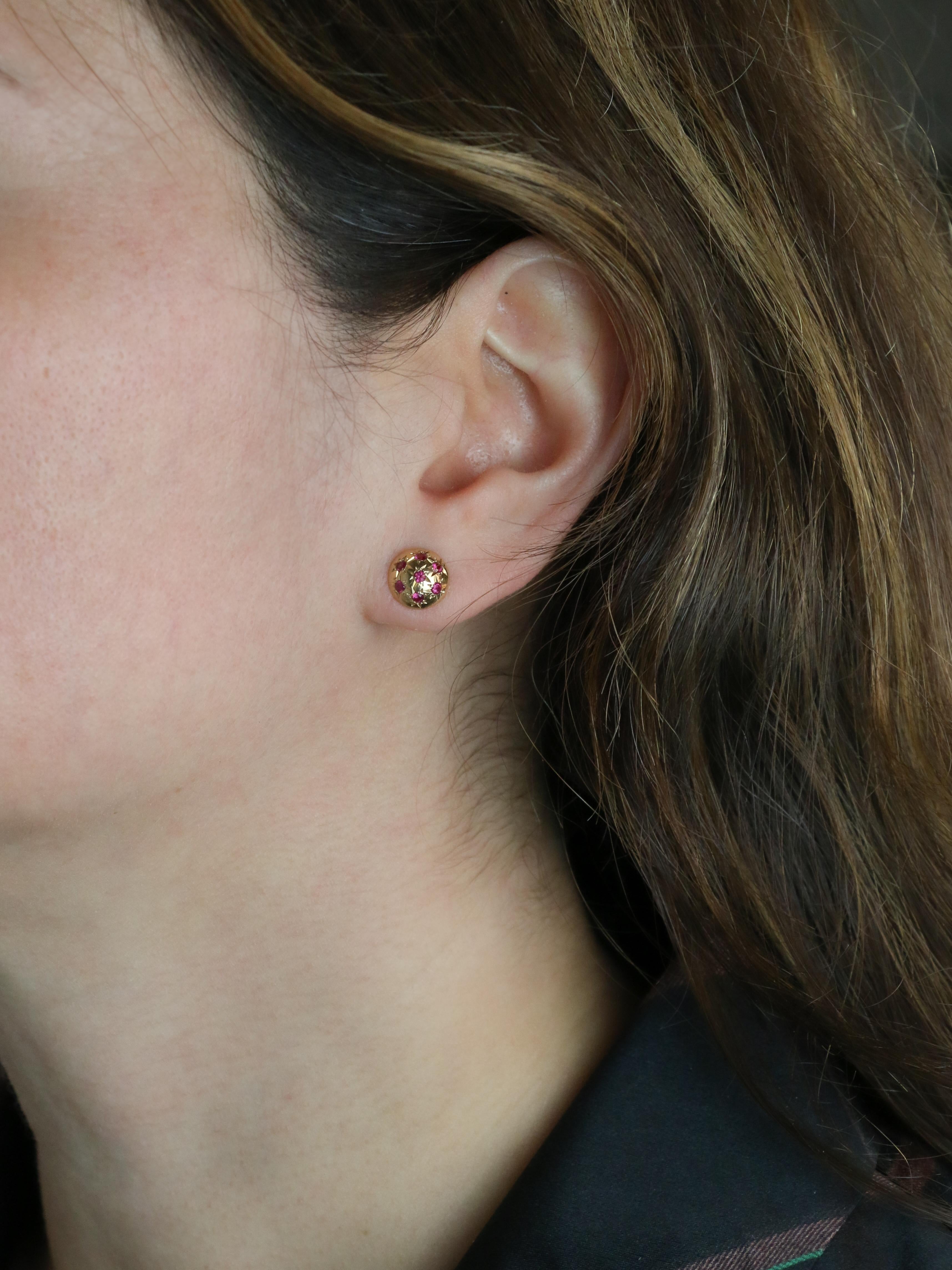 Boucles d'oreilles demi-boules or jaune rubis serti étoile