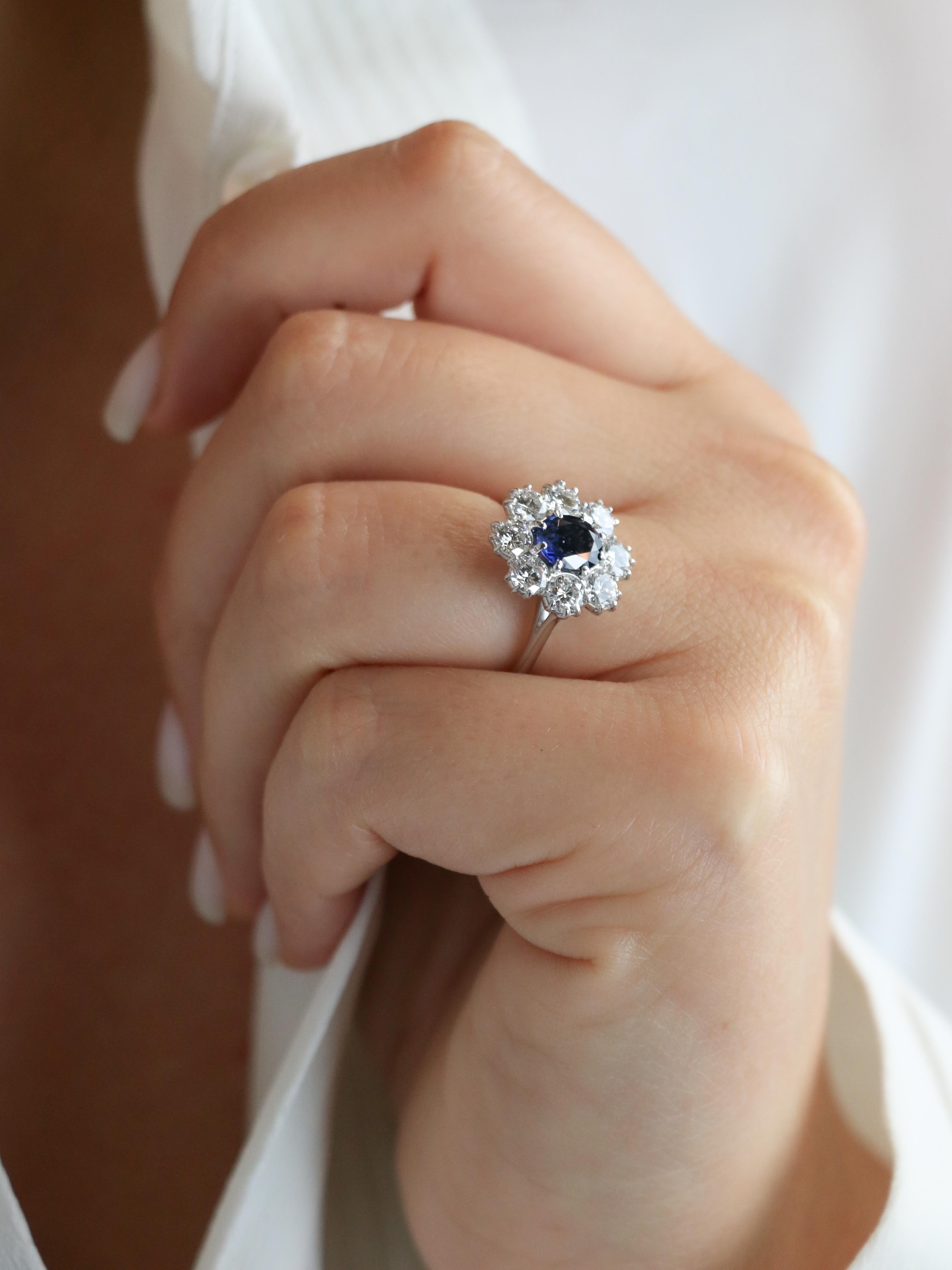 Bague marguerite or blanc saphir ovale diamants