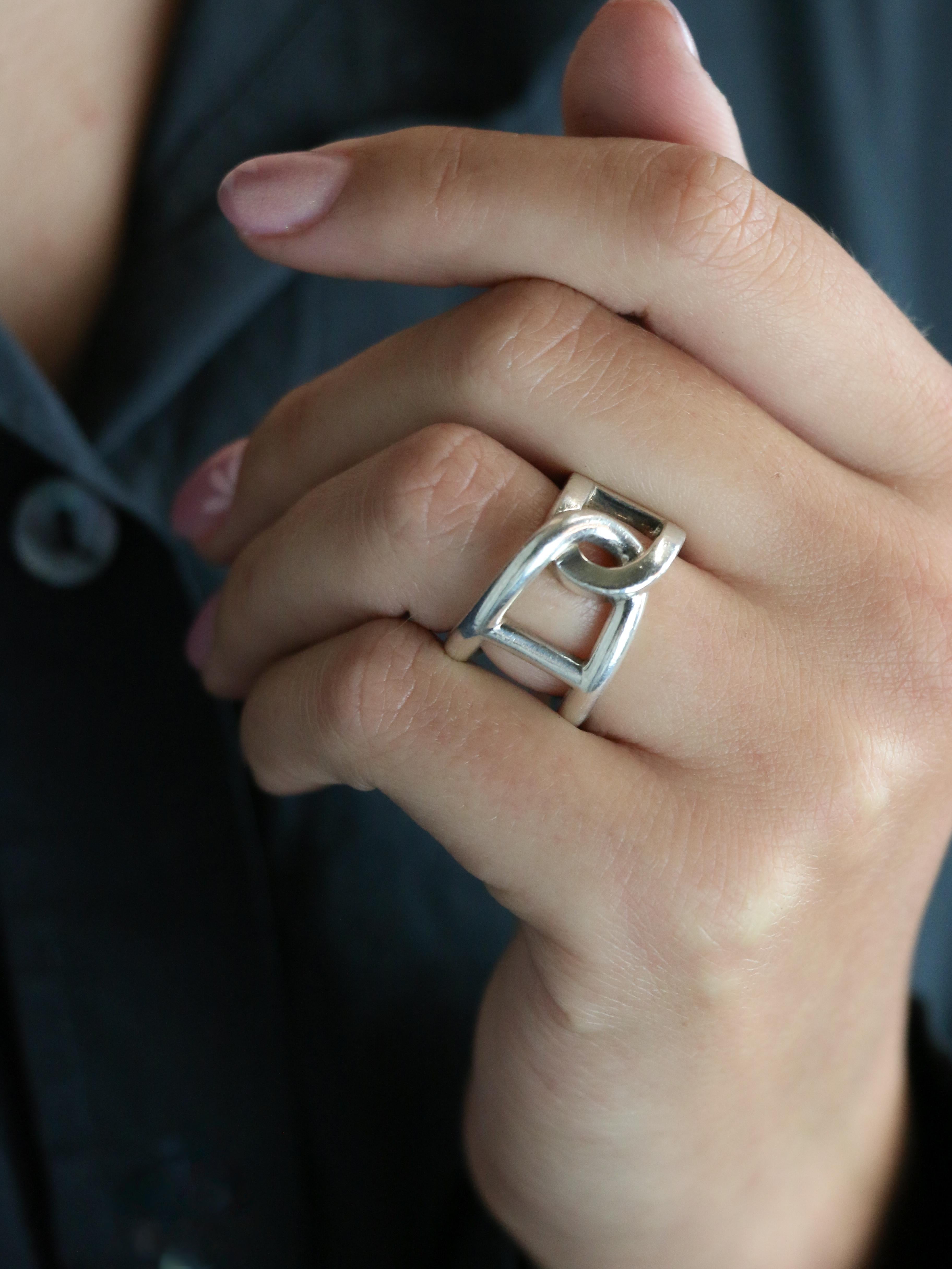 HERMES Bague vintage Cythère en argent