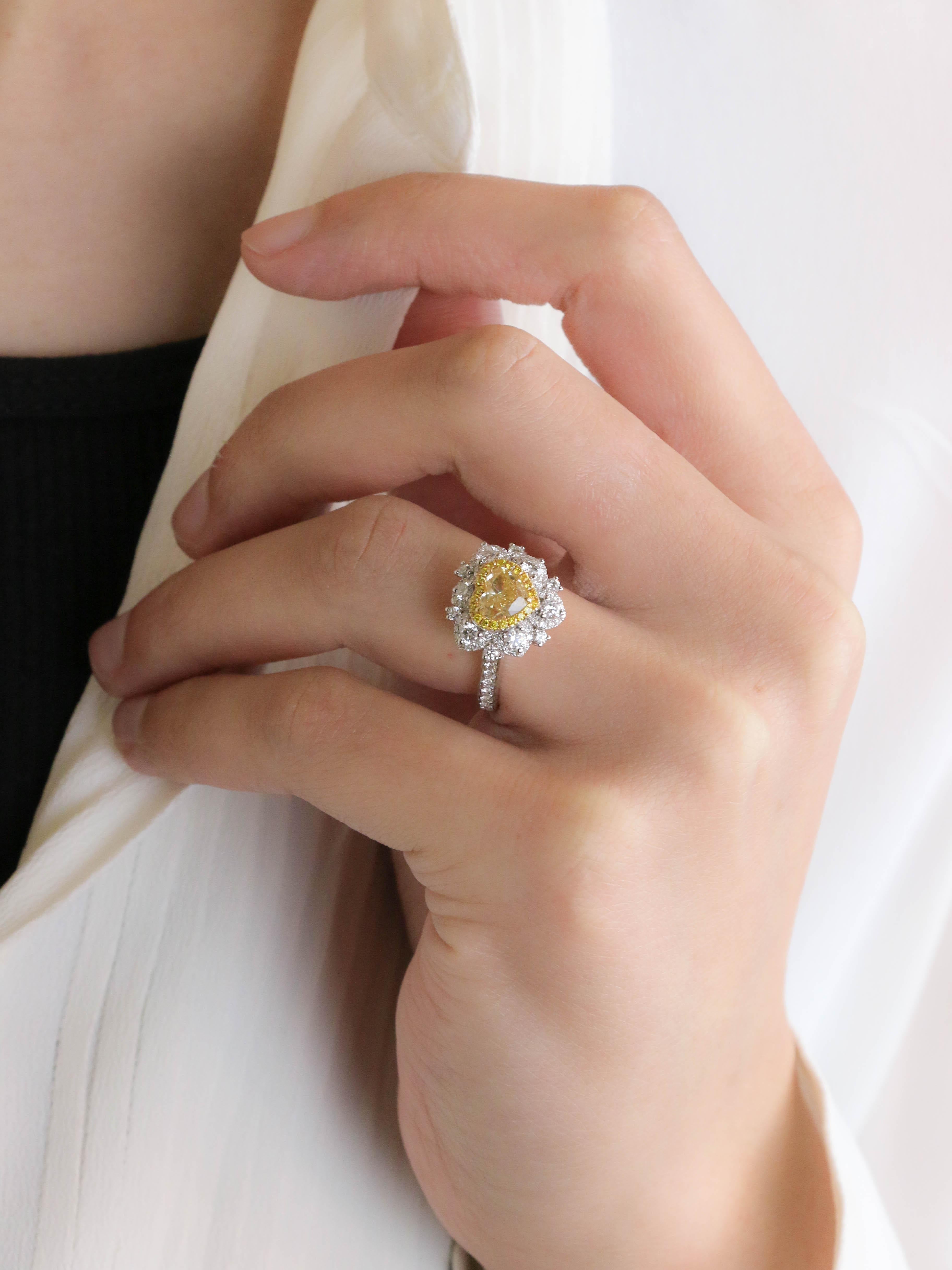 Bague Diamant coeur jaune Fancy Yellow 1 carat convertible Pendentif