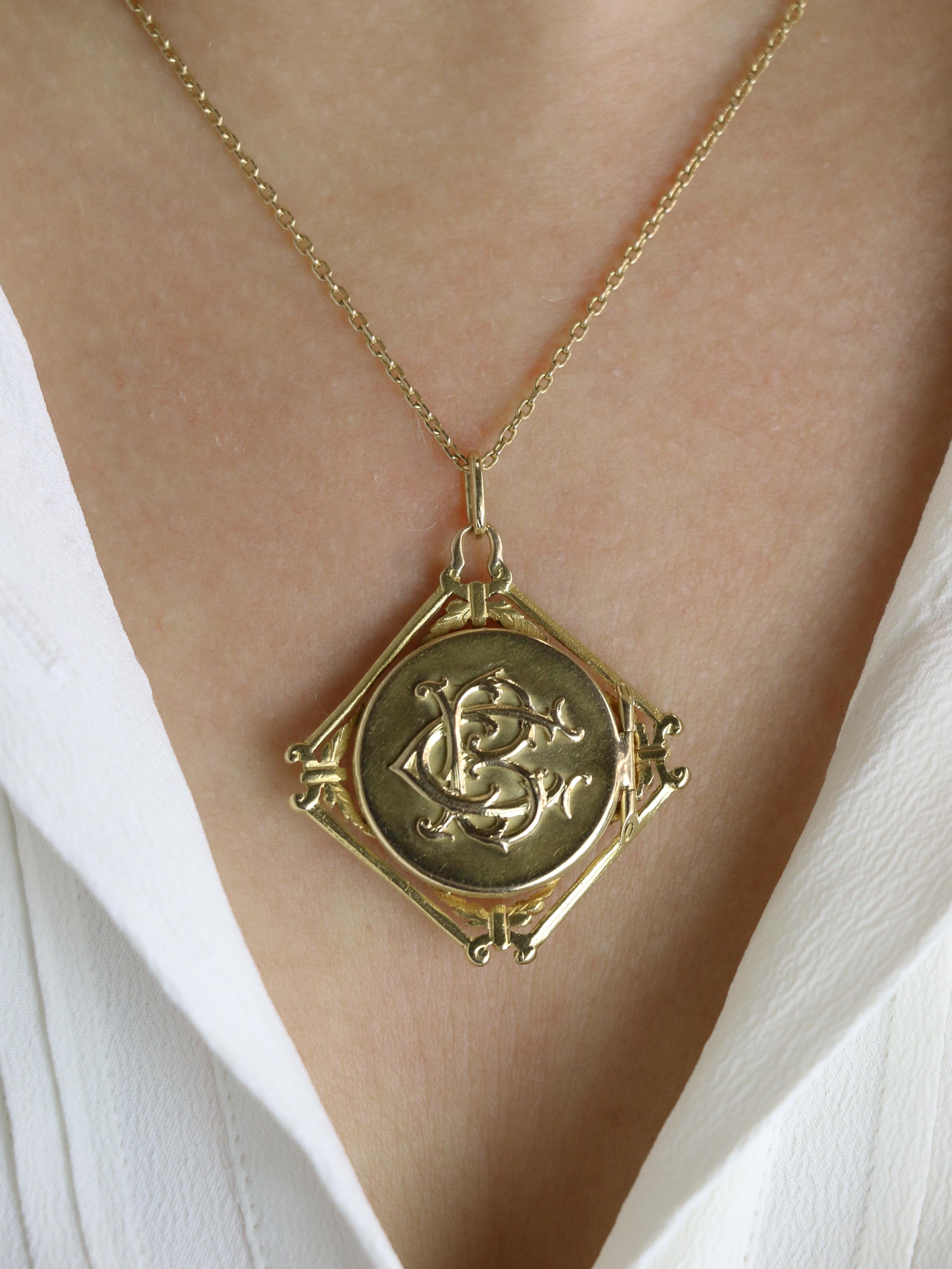Pendentif Chimère Art Nouveau or jaune nacre