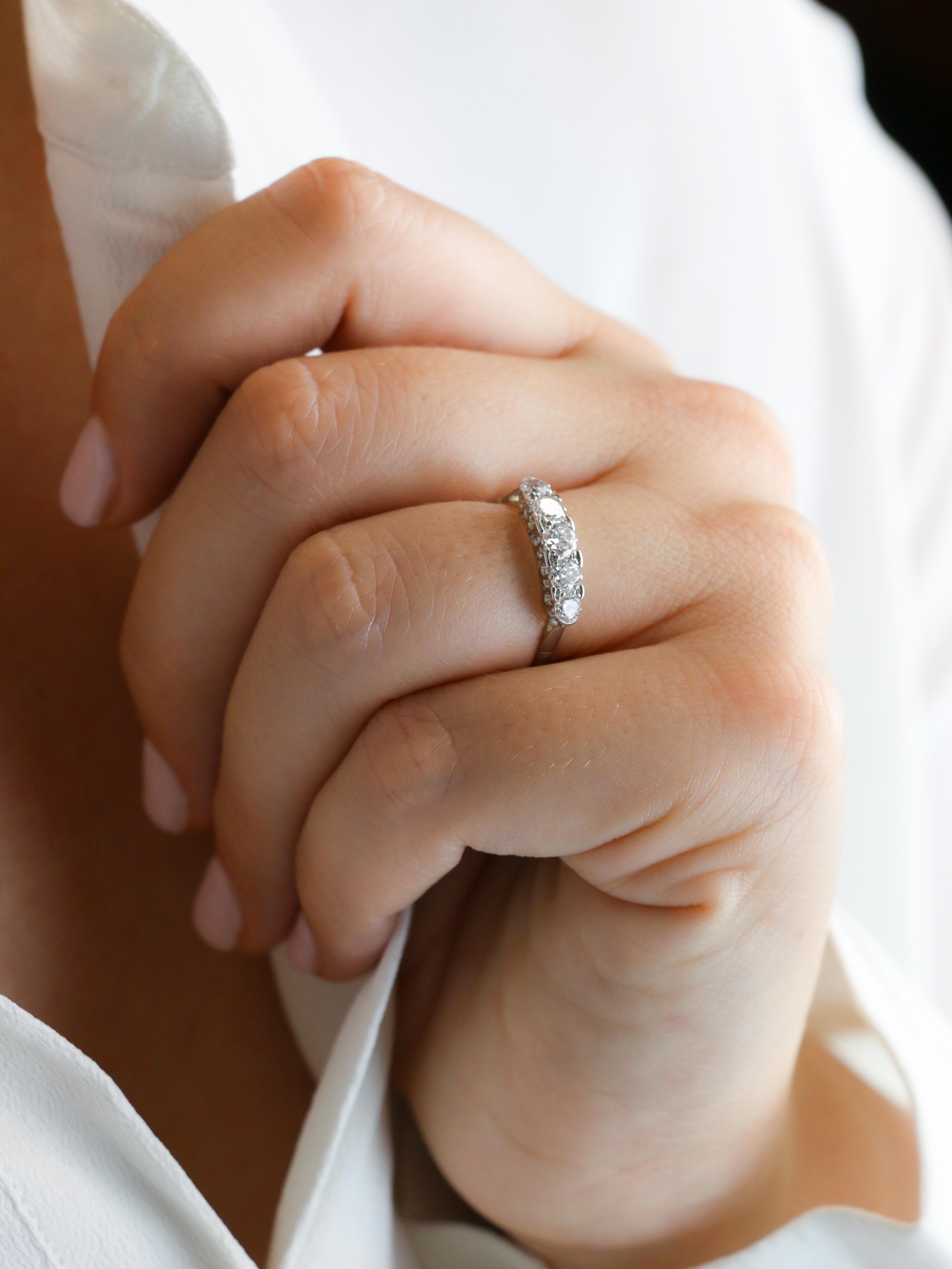 Bague jarretière Art Deco diamants