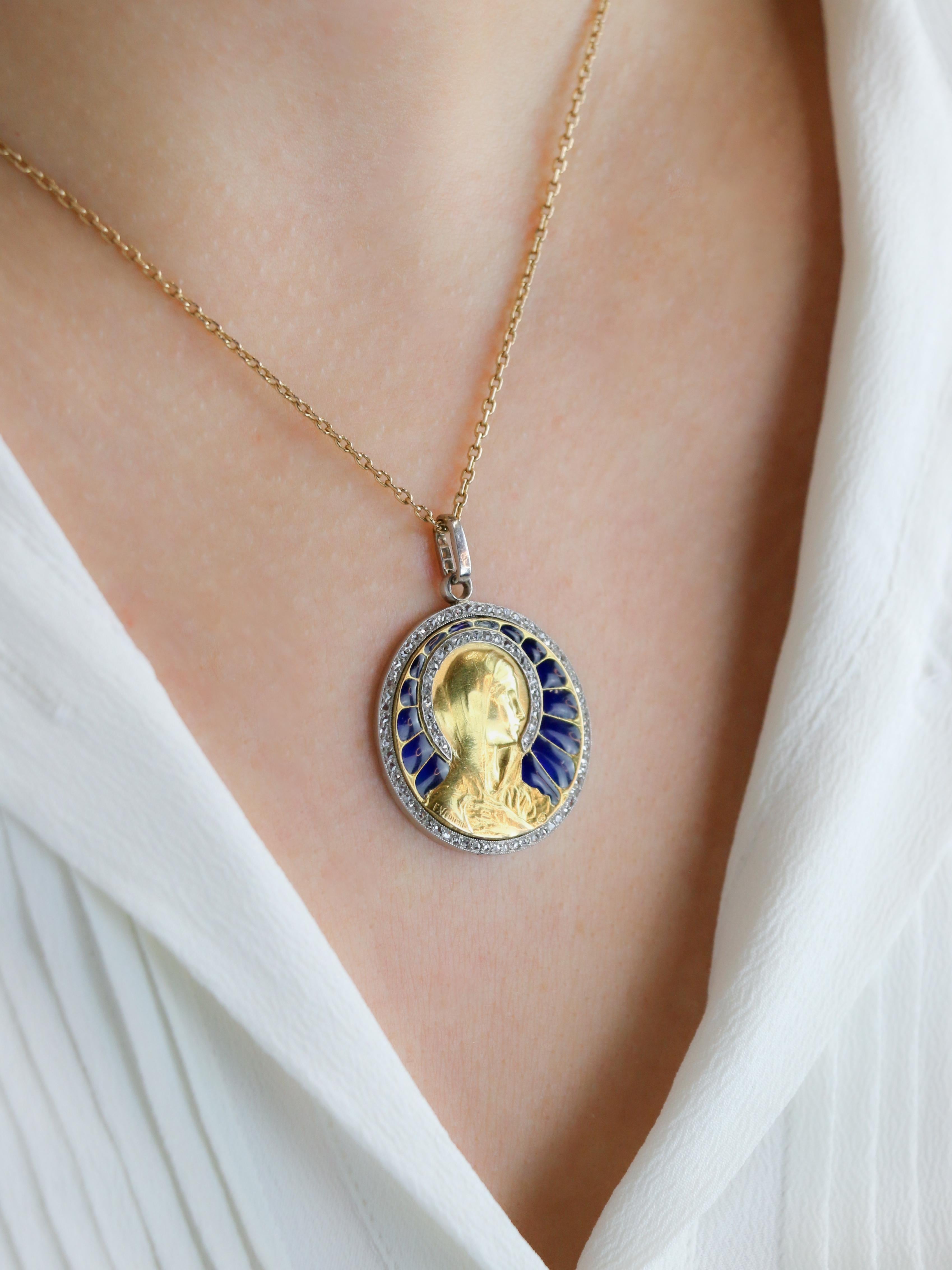 VERNON Médaille Art Nouveau émail plique-à-jour or jaune diamants