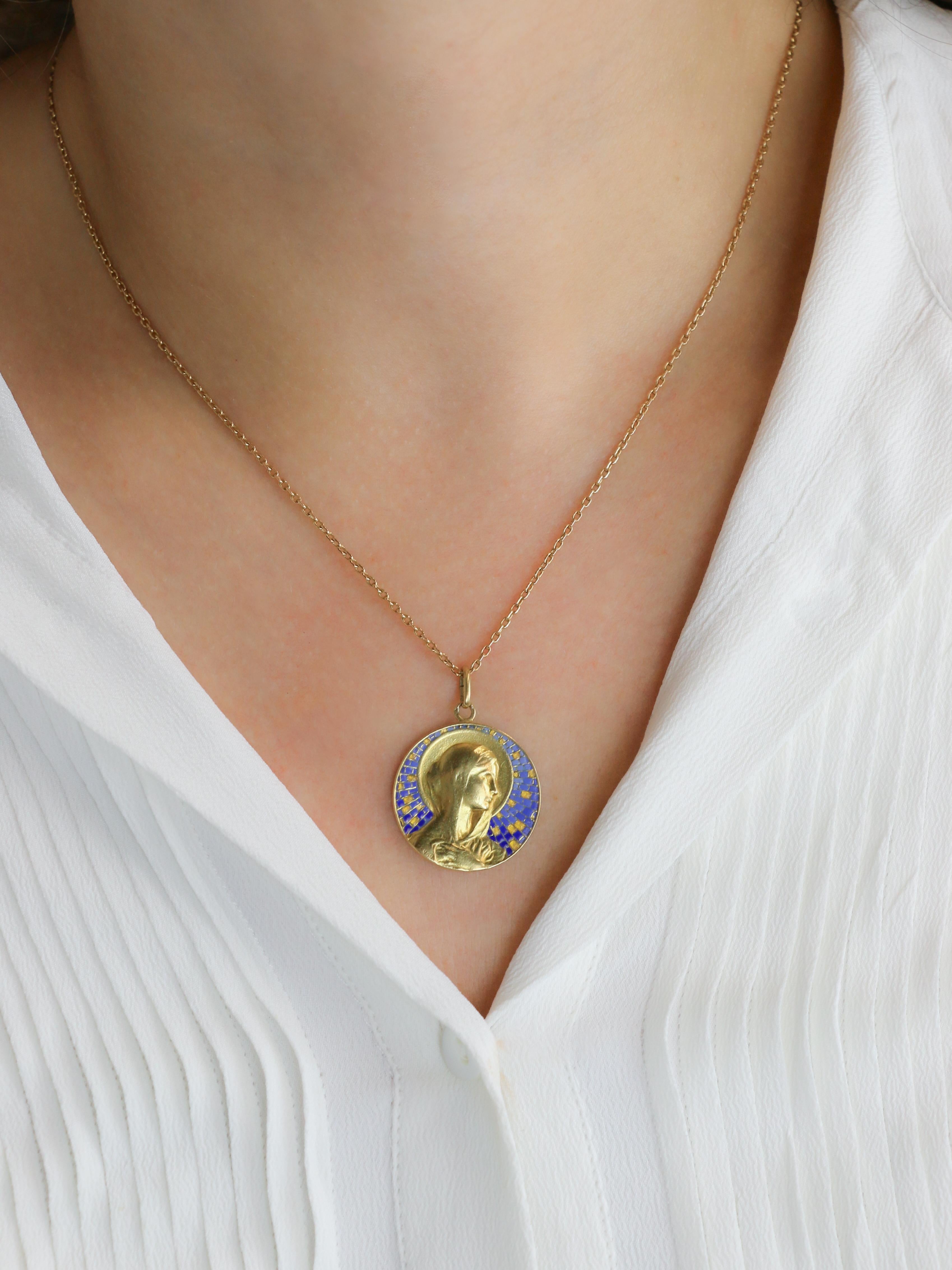 VERNON Médaille Art nouveau Vierge or jaune émail