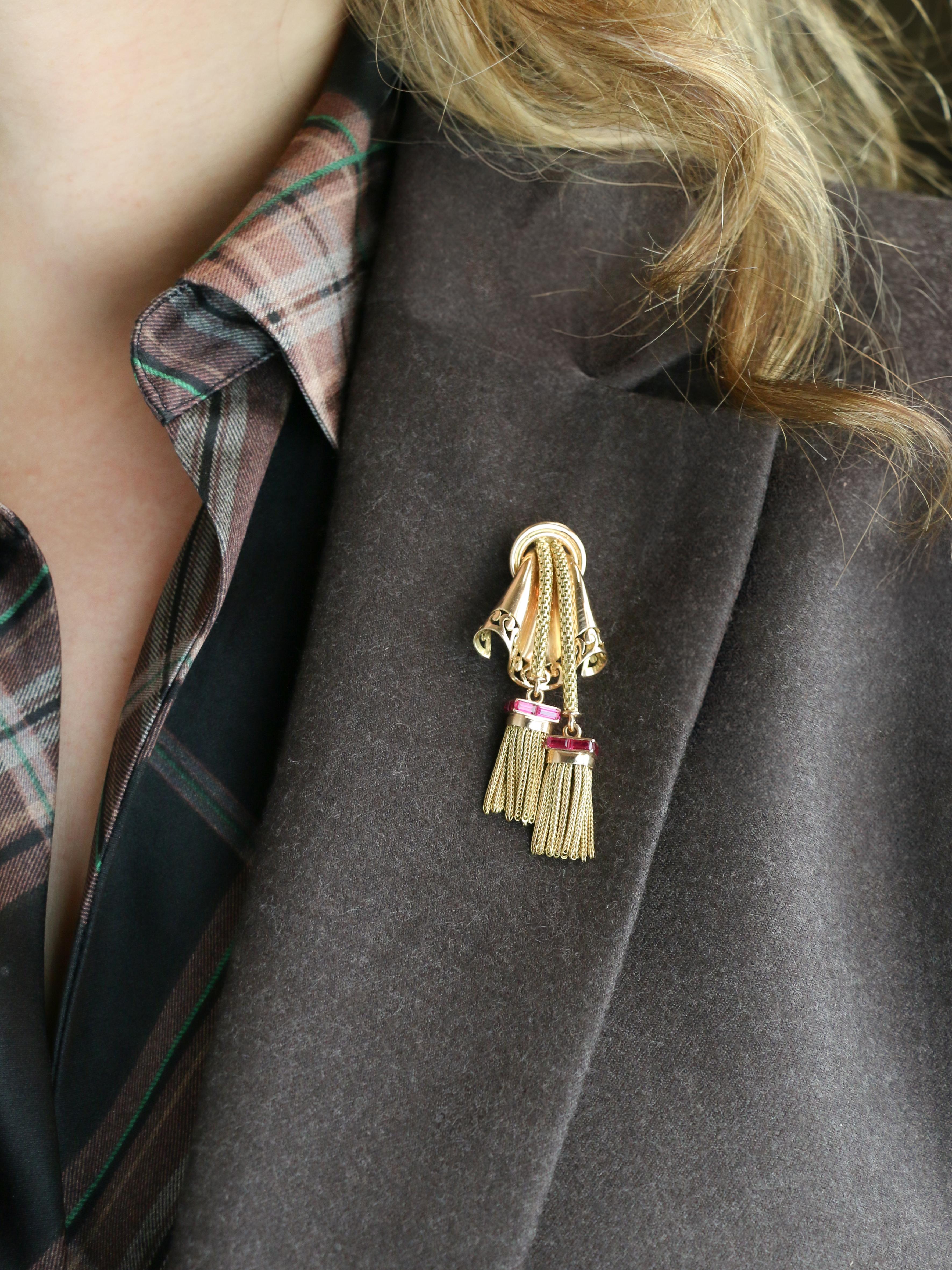 Broche passementerie or jaune rubis calibrés