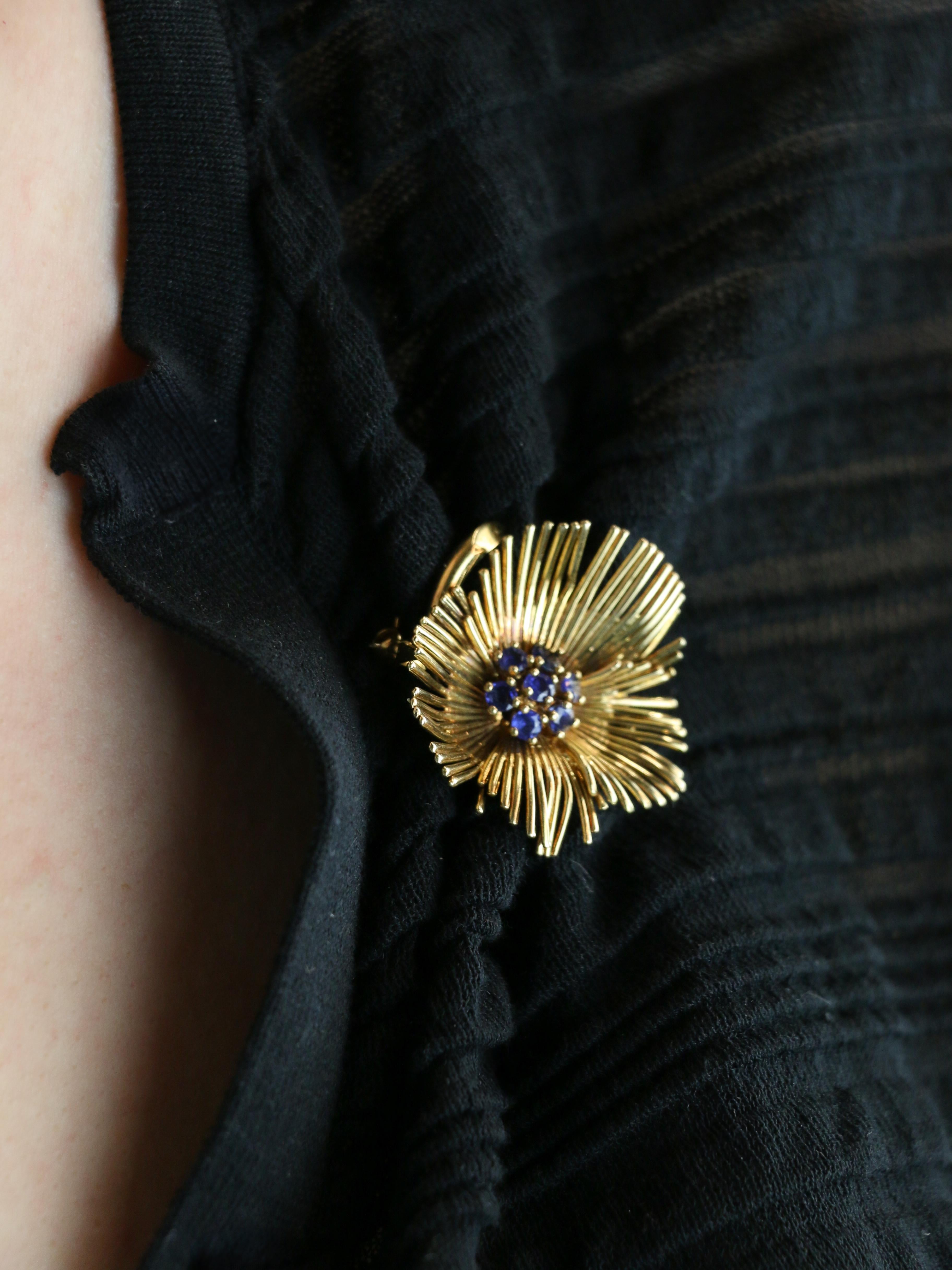 Van Cleef & Arpels Broche Clip fleur or jaune saphirs