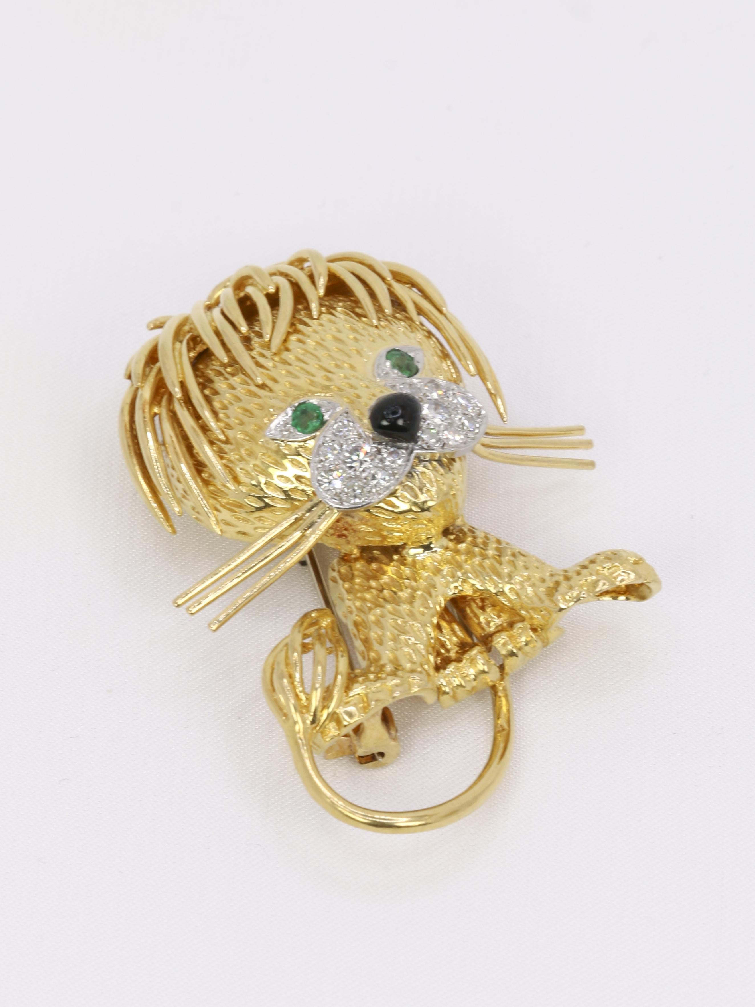 VAN CLEEF & ARPELS Broche Lion ébouriffé or diamants émeraudes