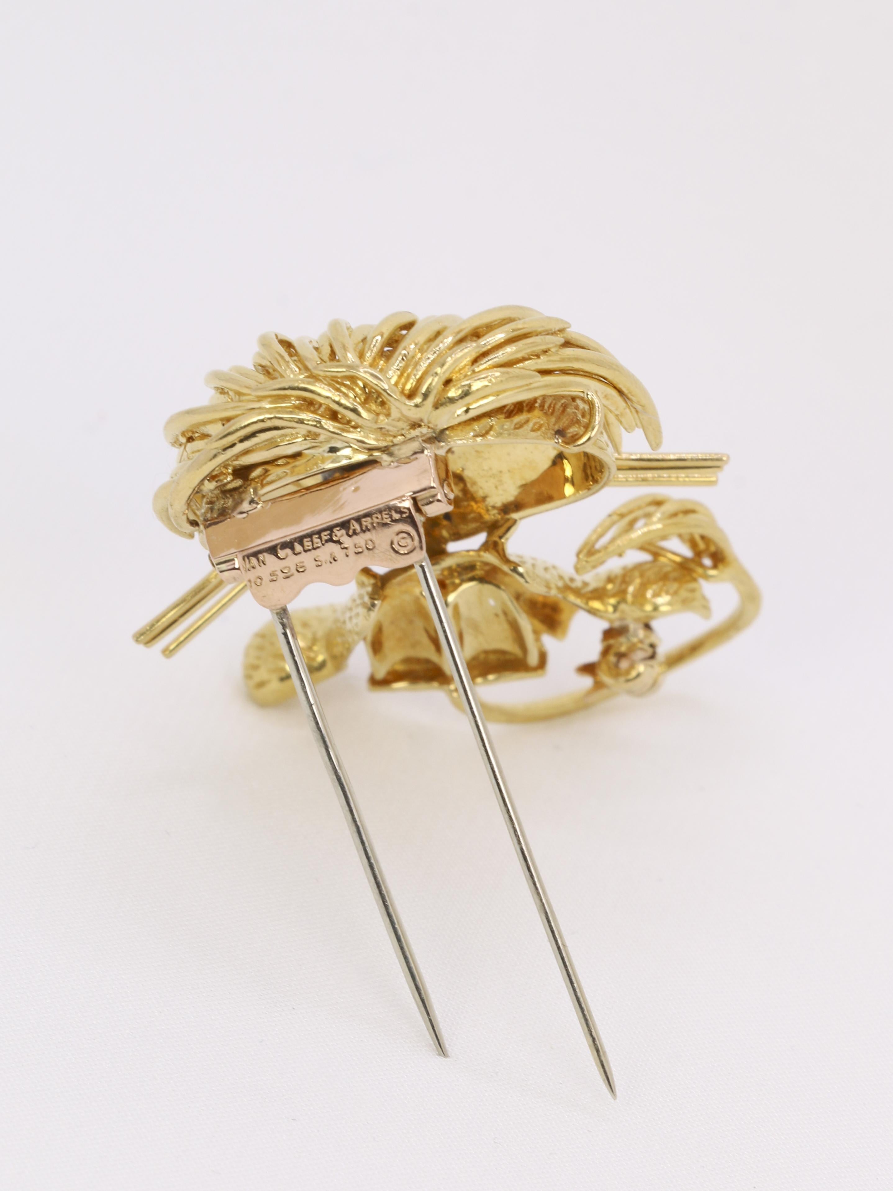 VAN CLEEF & ARPELS Broche Lion ébouriffé or diamants émeraudes