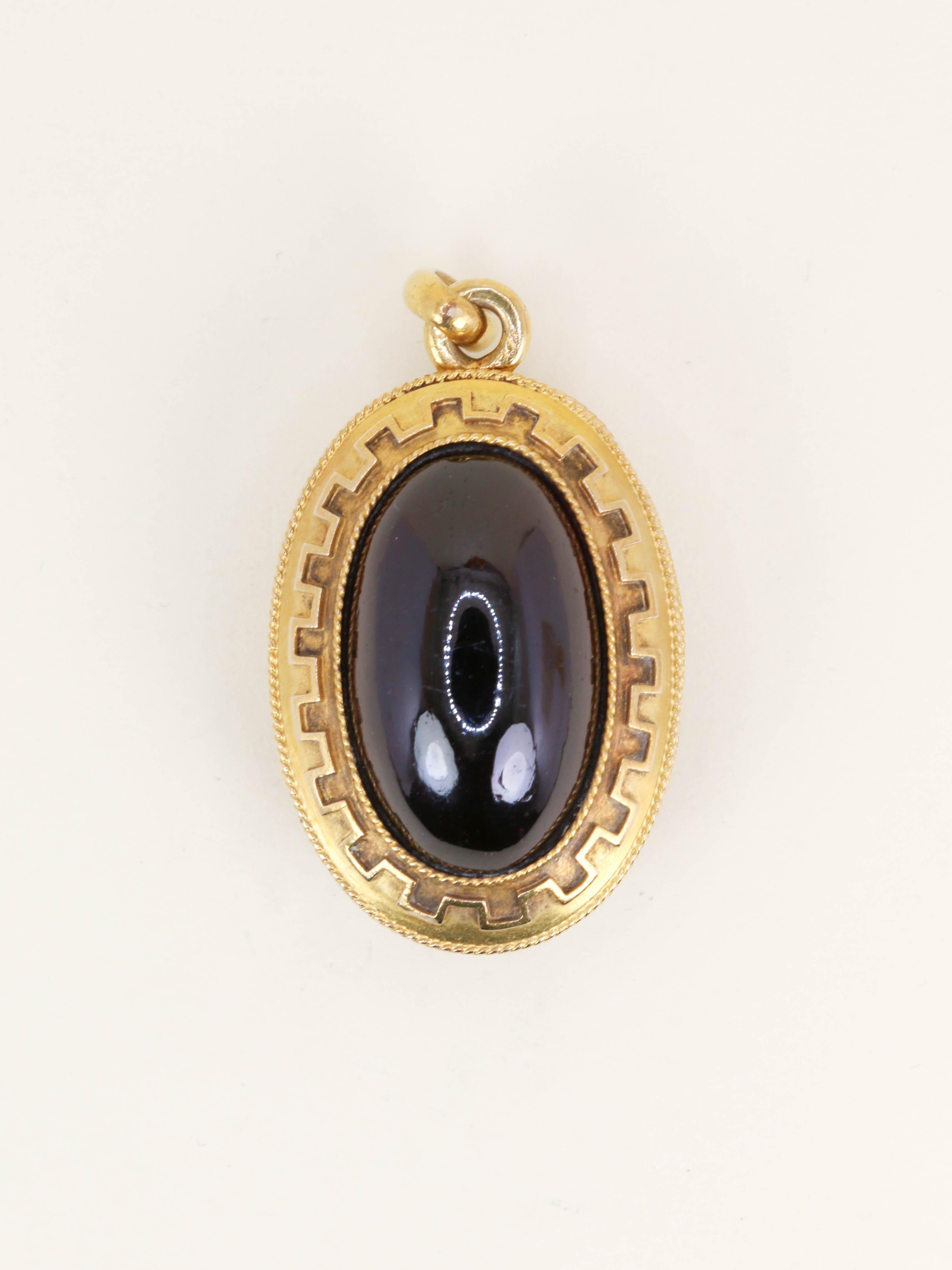 Pendentif porte photo or jaune cabochon de grenat