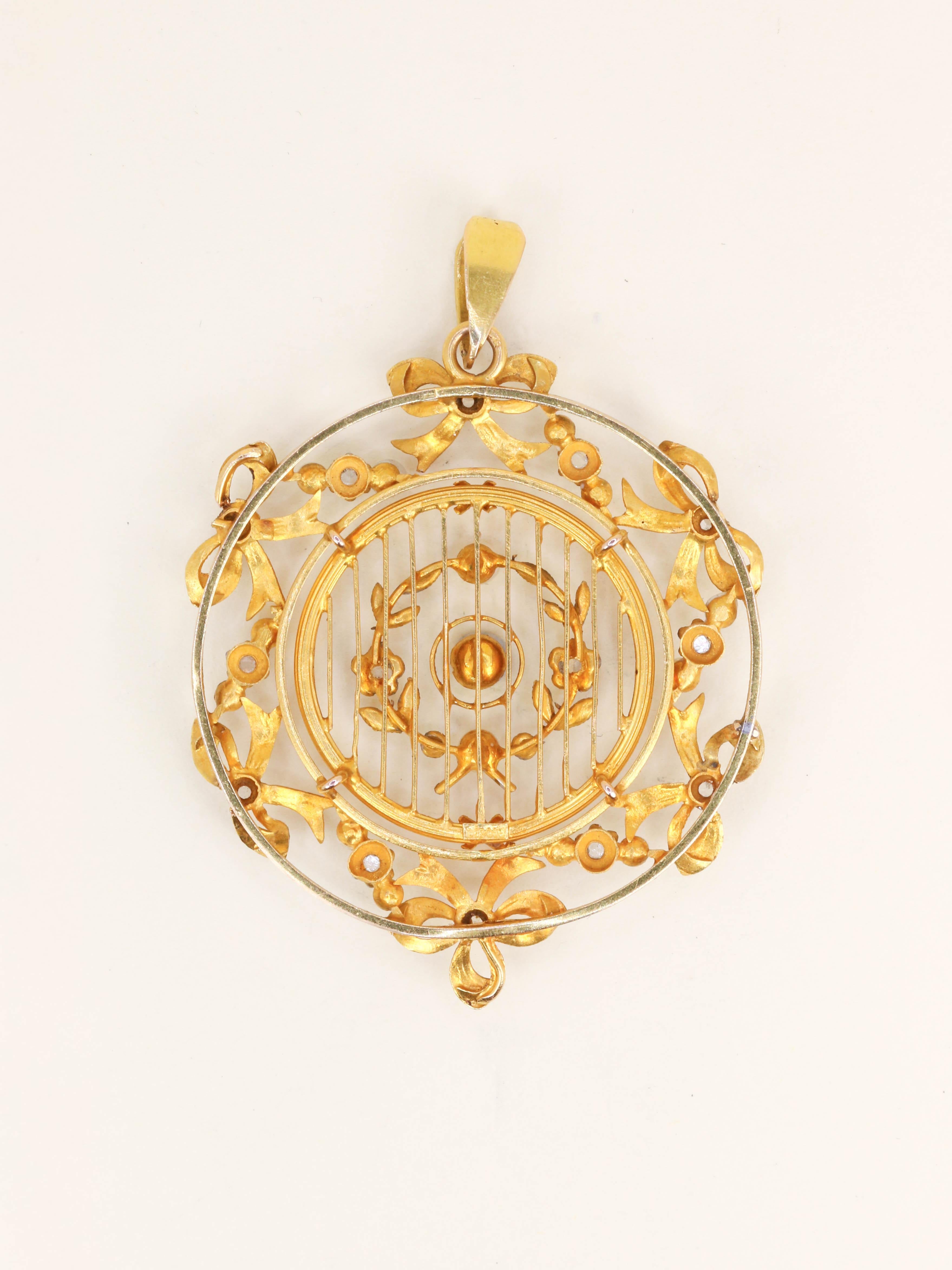 Pendentif rond Belle Epoque or jaune perles diamants