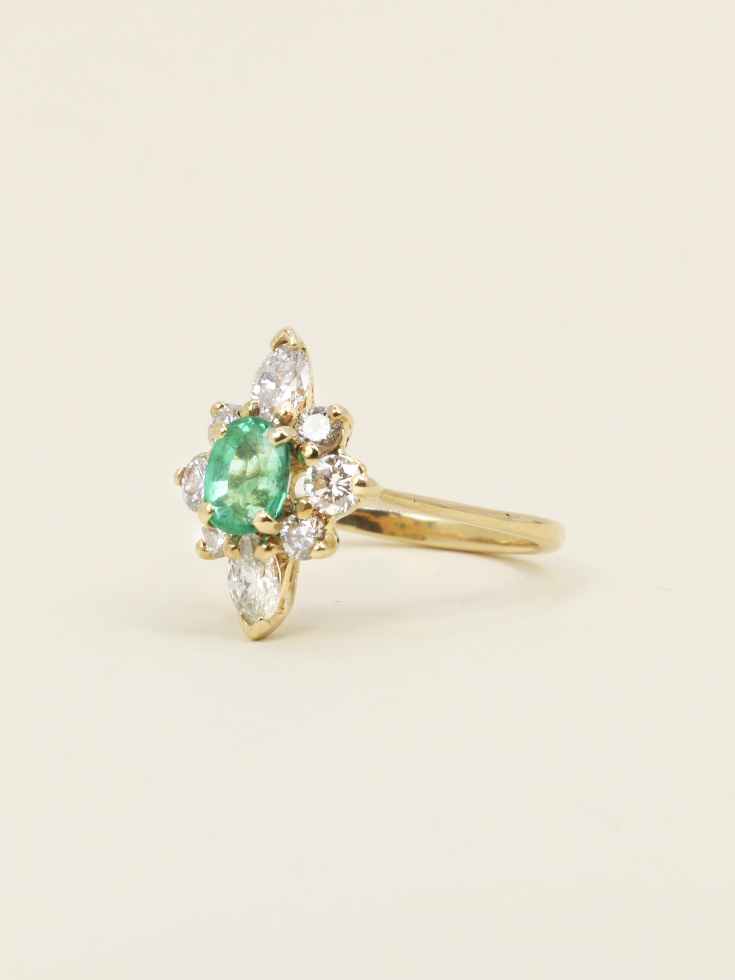Bague marquise or jaune émeraude ovale diamants
