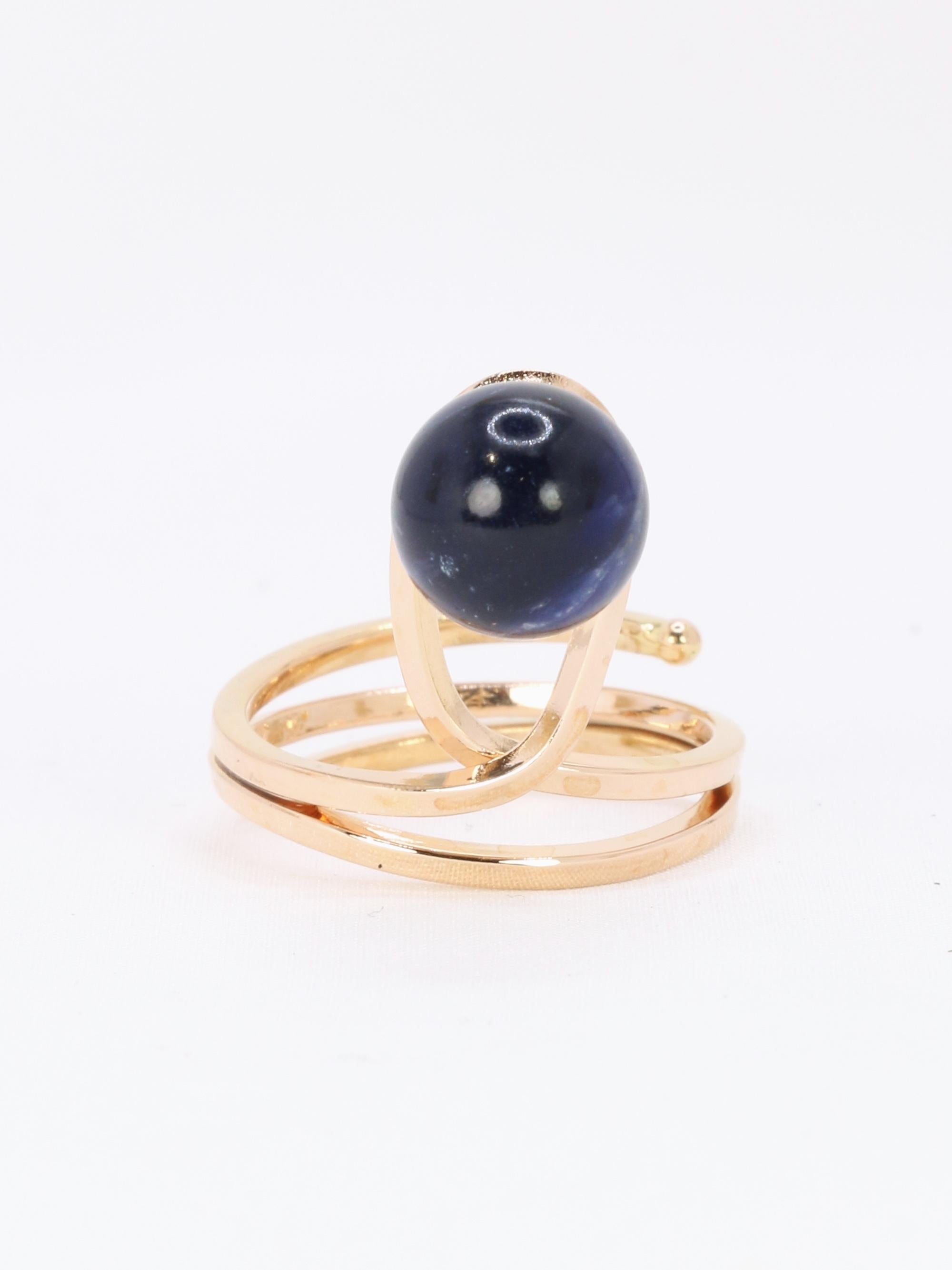 Bague moderniste or jaune sodalite