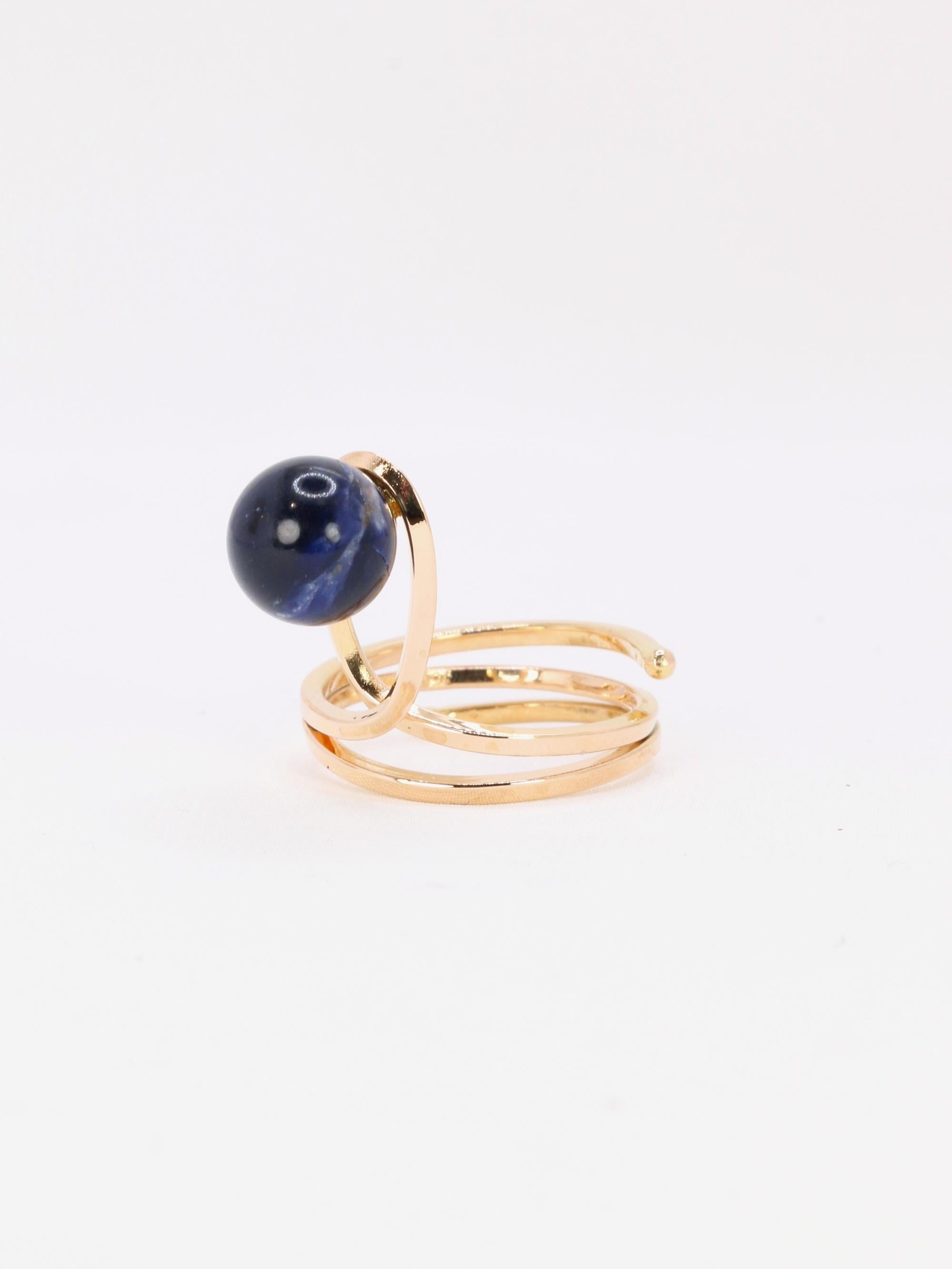 Bague moderniste or jaune sodalite